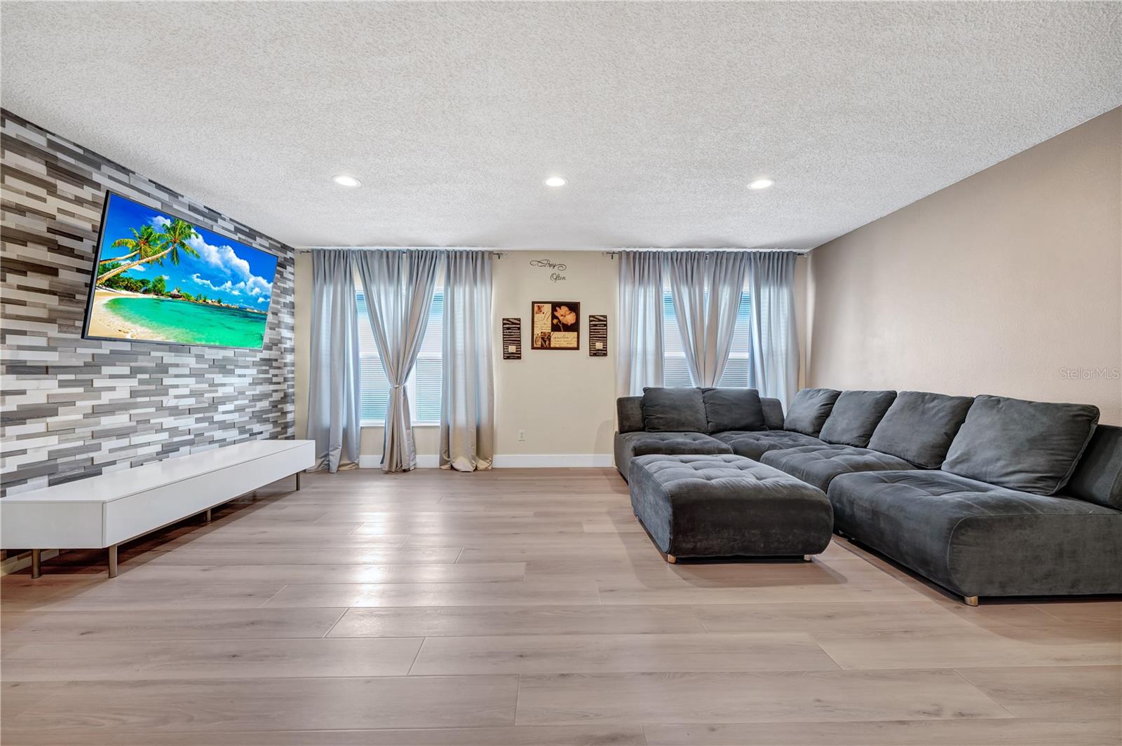 Image 20 of 42 For 15042 Waterford Chase