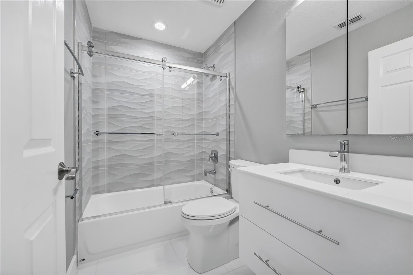 Image 24 of 42 For 15042 Waterford Chase