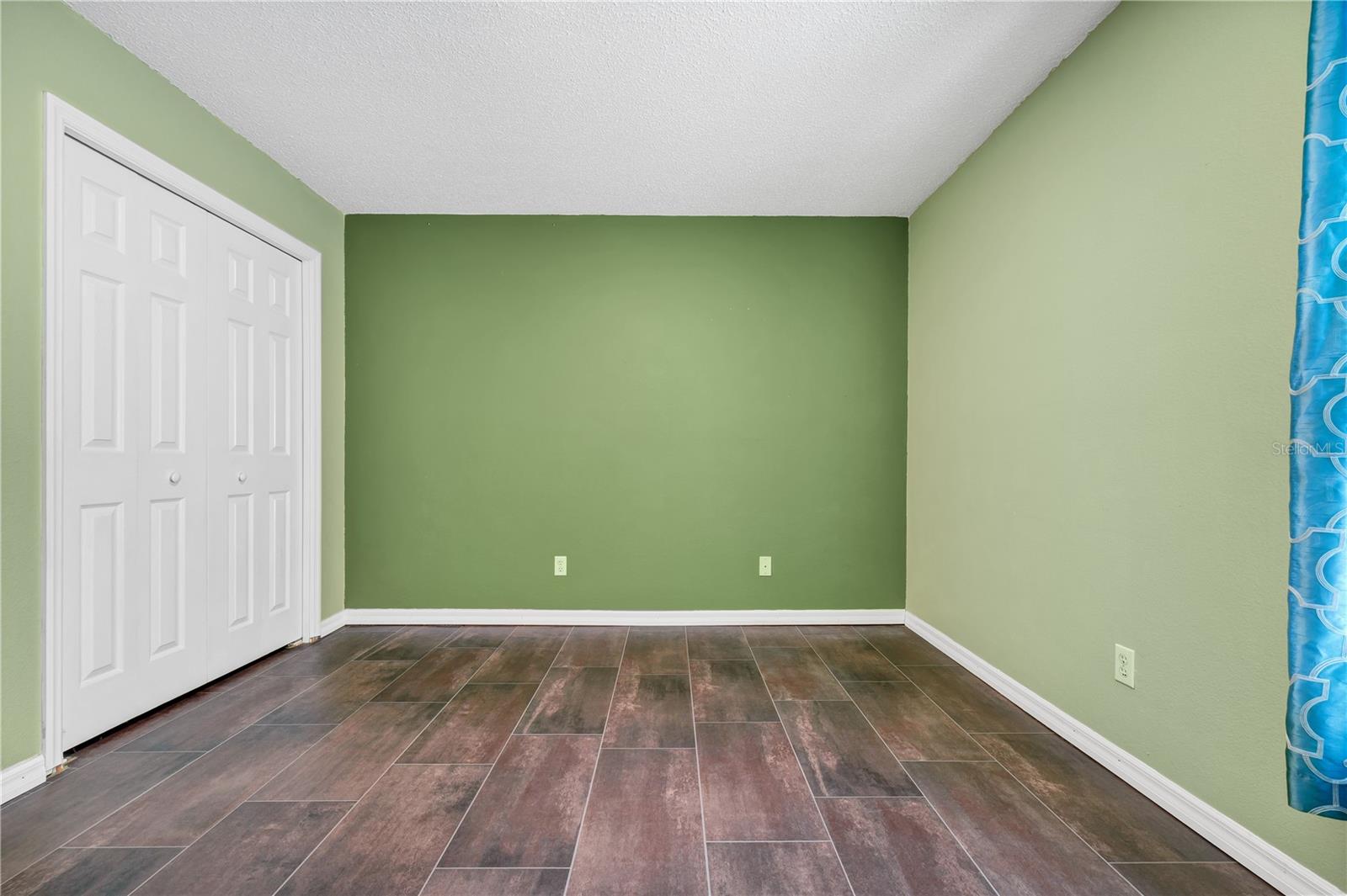 Image 28 of 42 For 15042 Waterford Chase