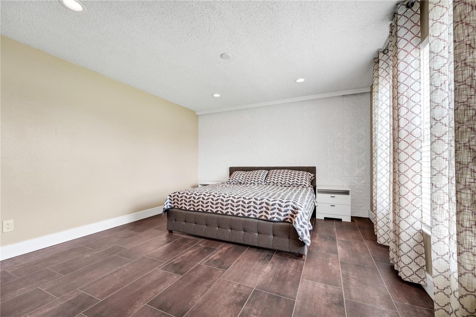 Image 32 of 42 For 15042 Waterford Chase