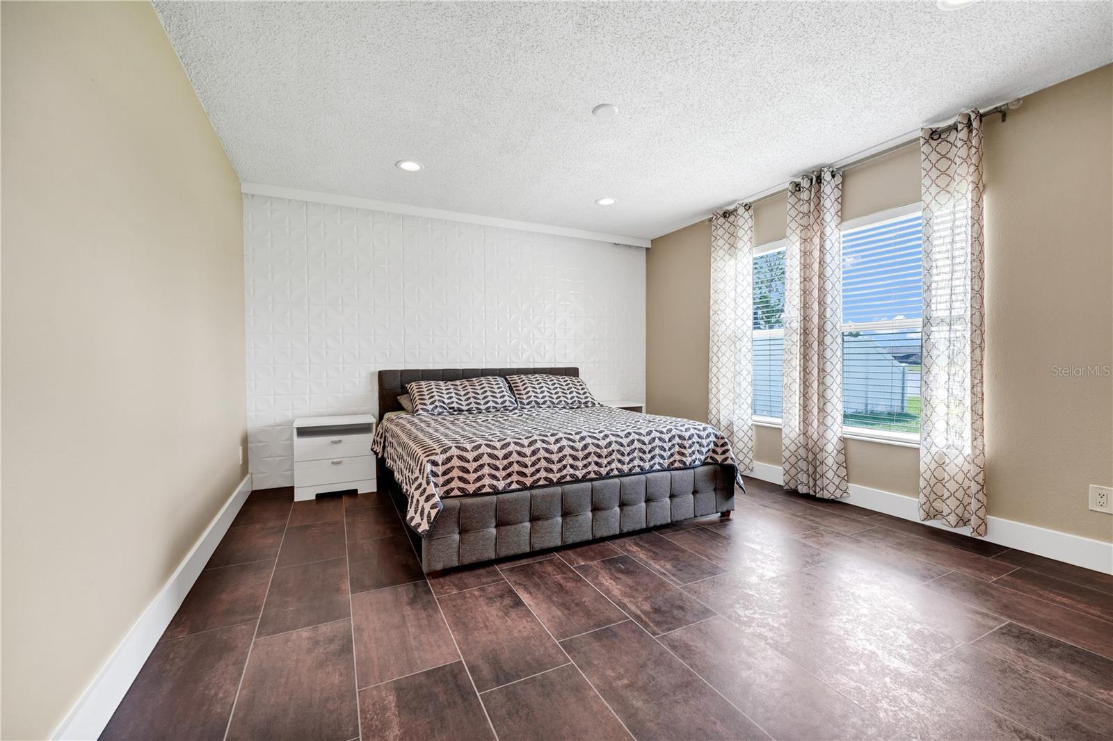 Image 33 of 42 For 15042 Waterford Chase