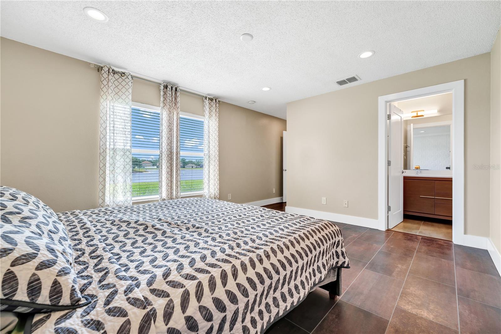 Image 34 of 42 For 15042 Waterford Chase