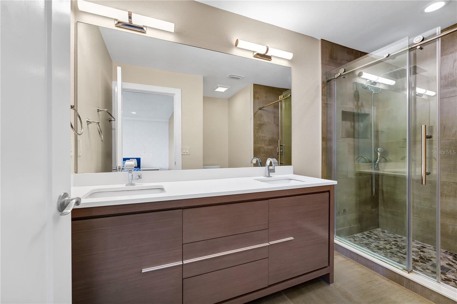 Image 35 of 42 For 15042 Waterford Chase