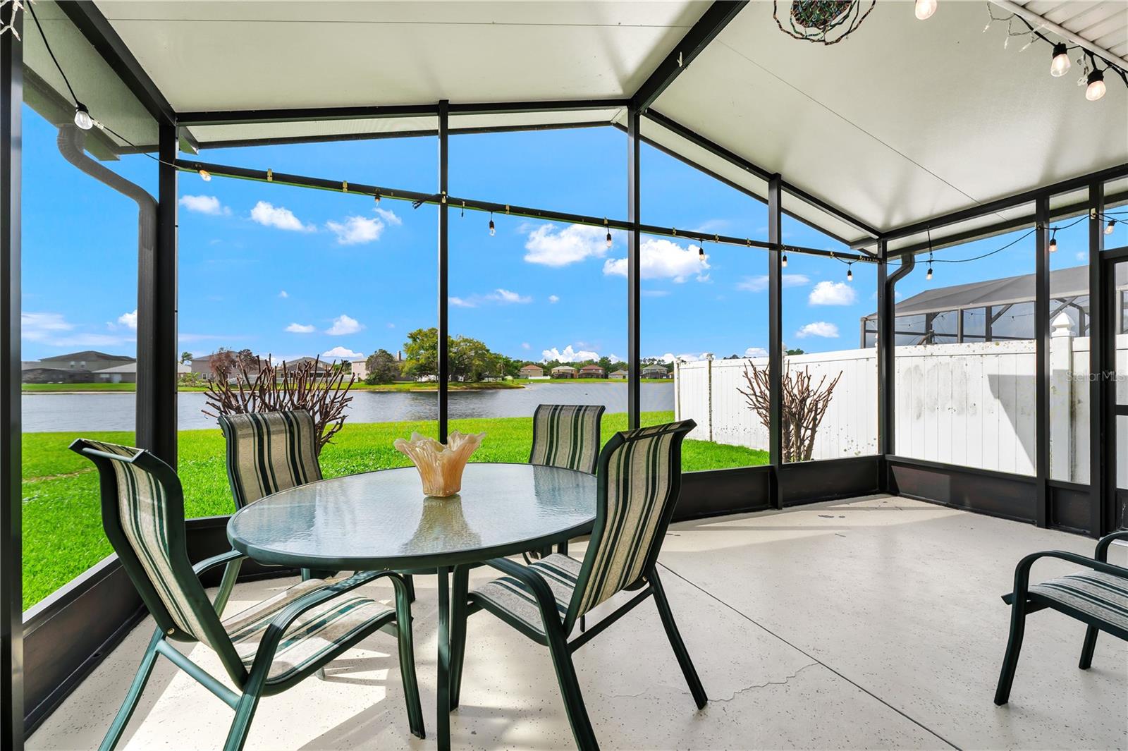 Image 4 of 42 For 15042 Waterford Chase