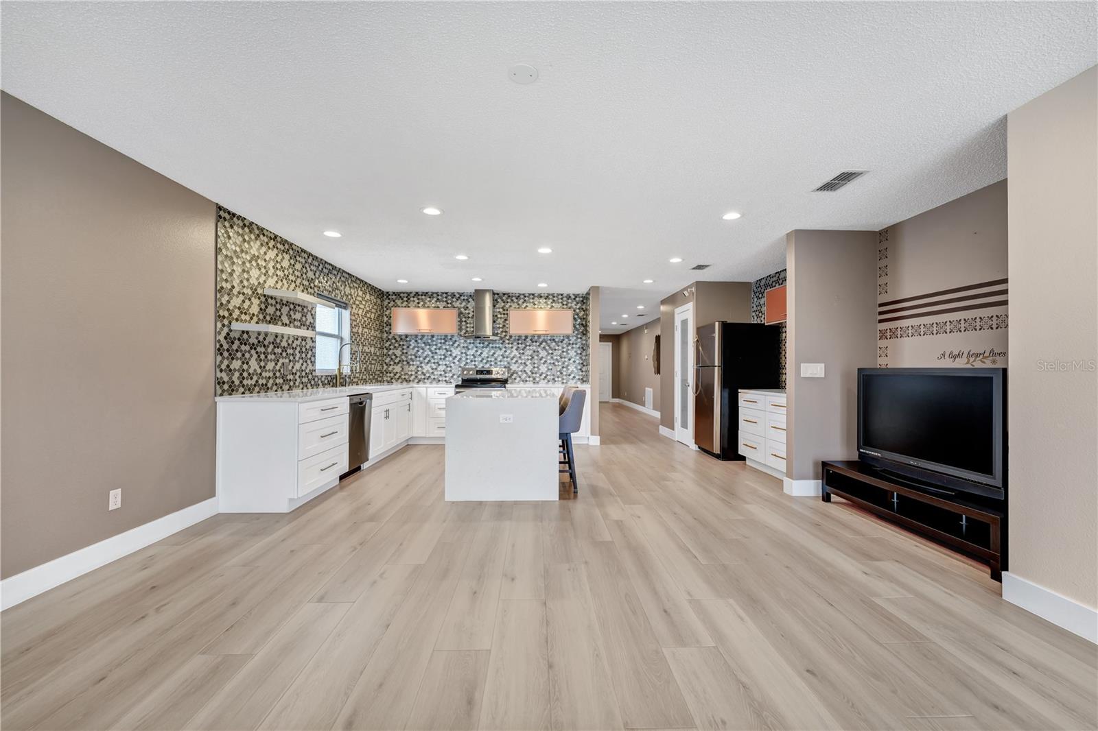 Image 6 of 42 For 15042 Waterford Chase