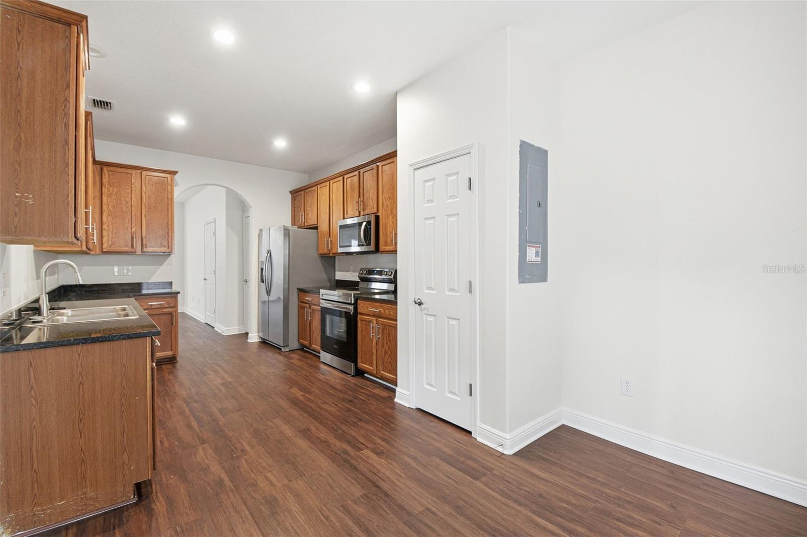 Image 19 of 61 For 14160 Stilton Street