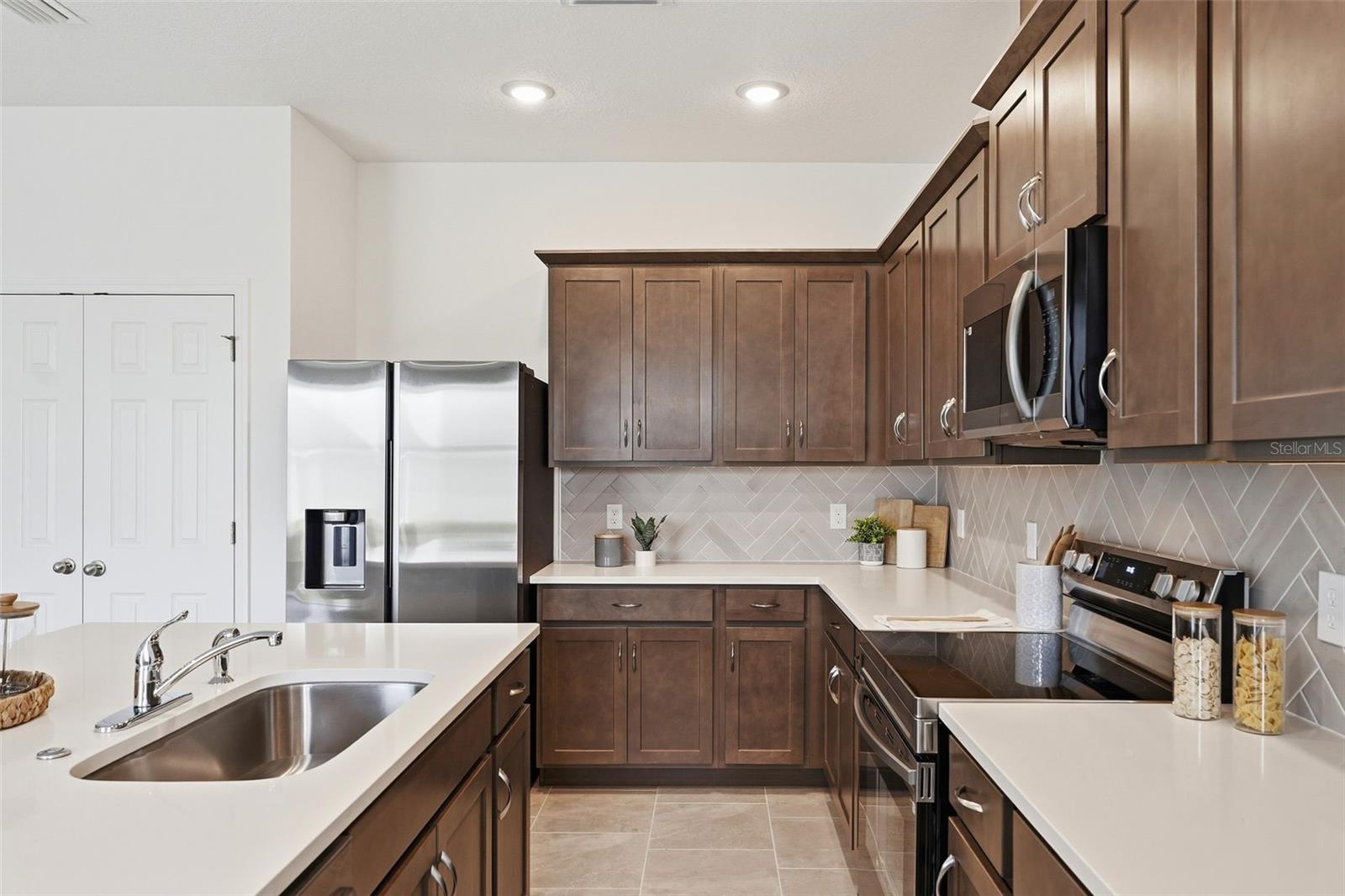 Image 6 of 31 For 722 Ginger Drive