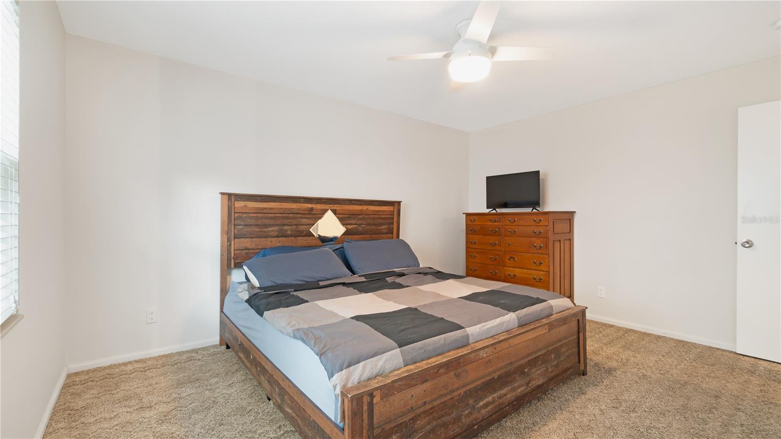 Image 15 of 23 For 840 Center Avenue 91