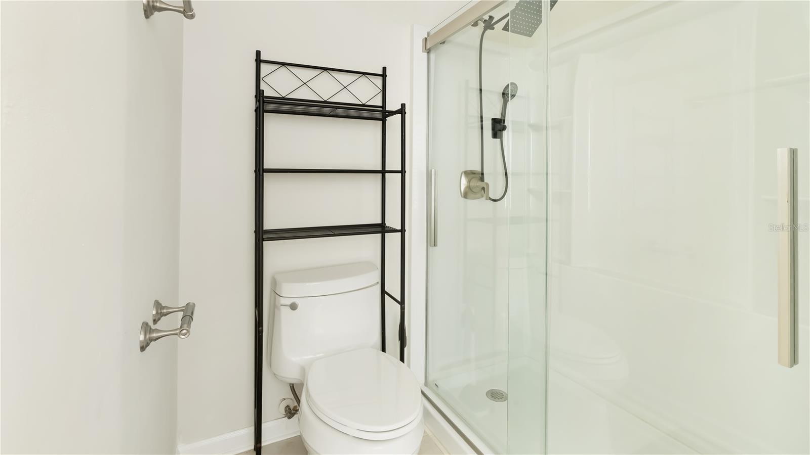 Image 17 of 23 For 840 Center Avenue 91