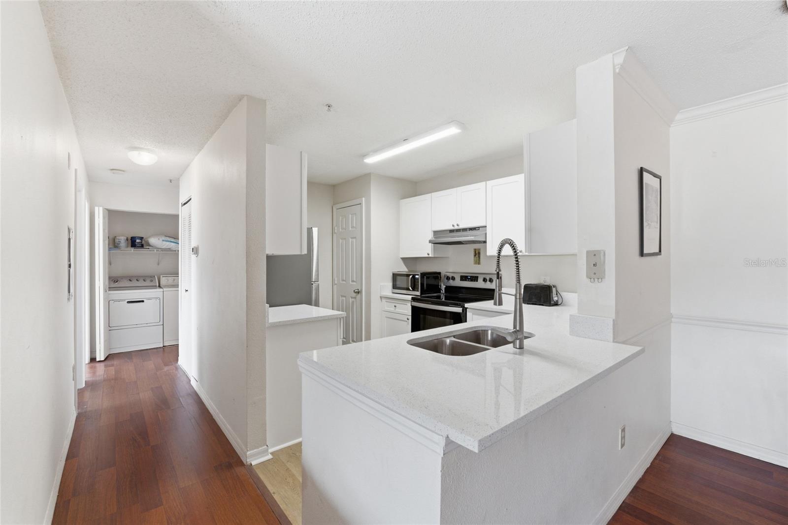 Image 10 of 26 For 1950 Summer Club Drive 214