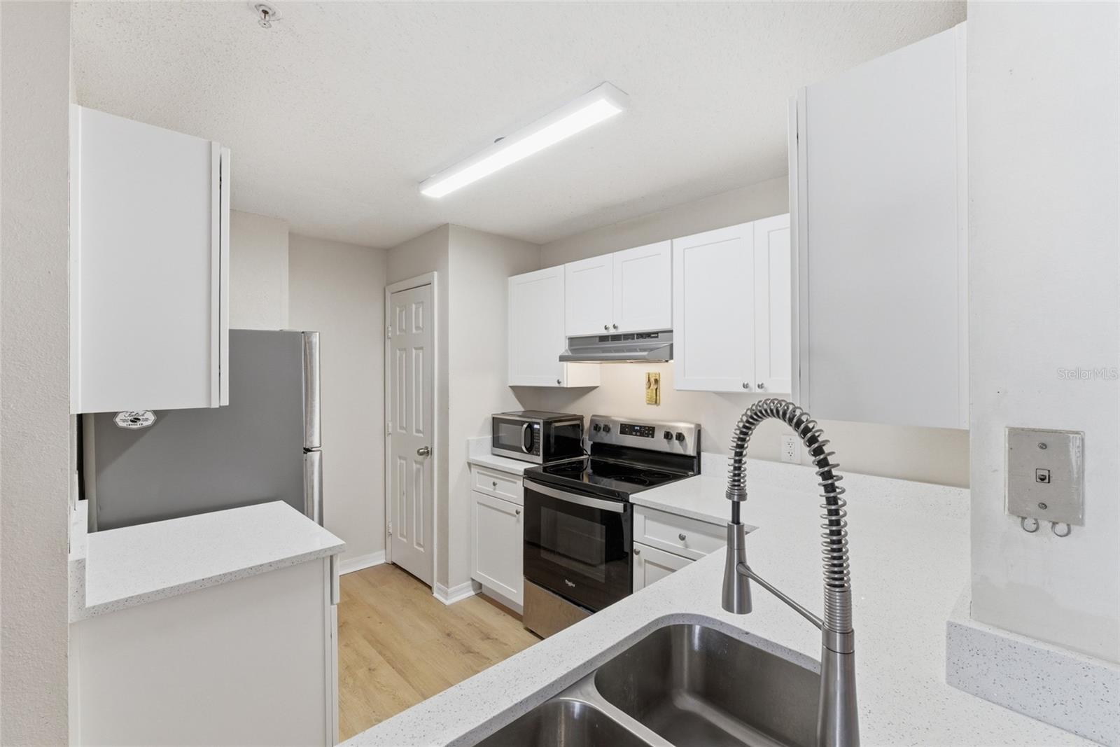 Image 11 of 26 For 1950 Summer Club Drive 214