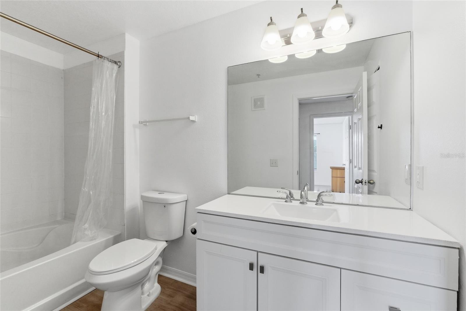 Image 18 of 26 For 1950 Summer Club Drive 214