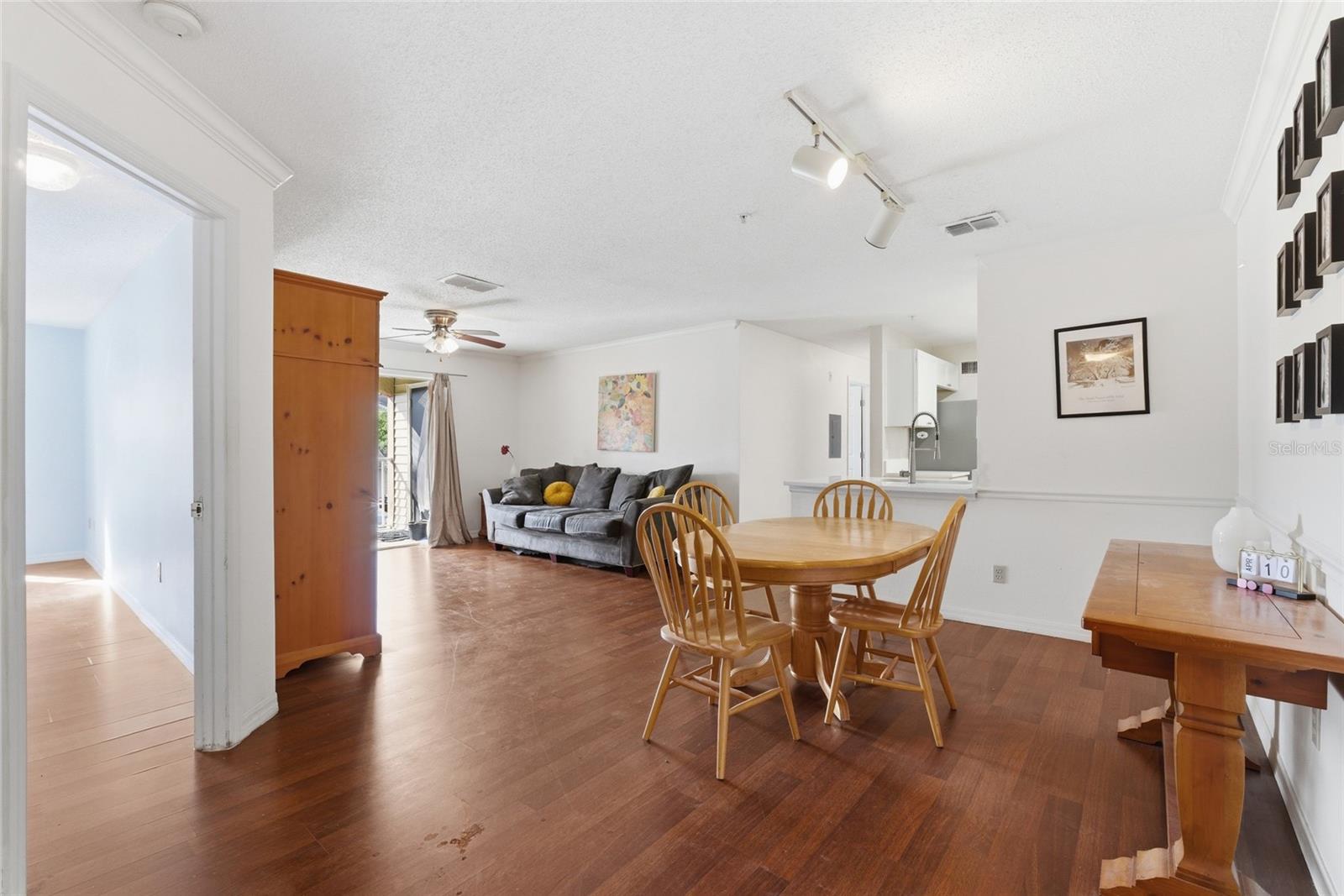 Image 5 of 26 For 1950 Summer Club Drive 214