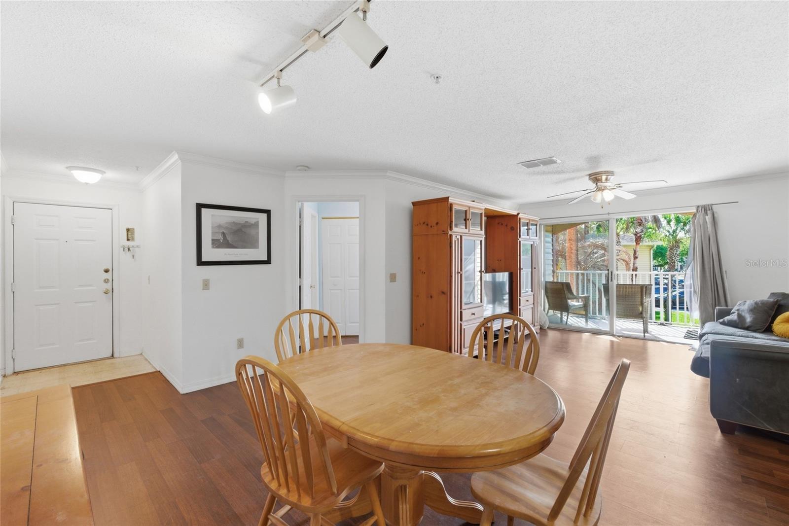 Image 6 of 26 For 1950 Summer Club Drive 214