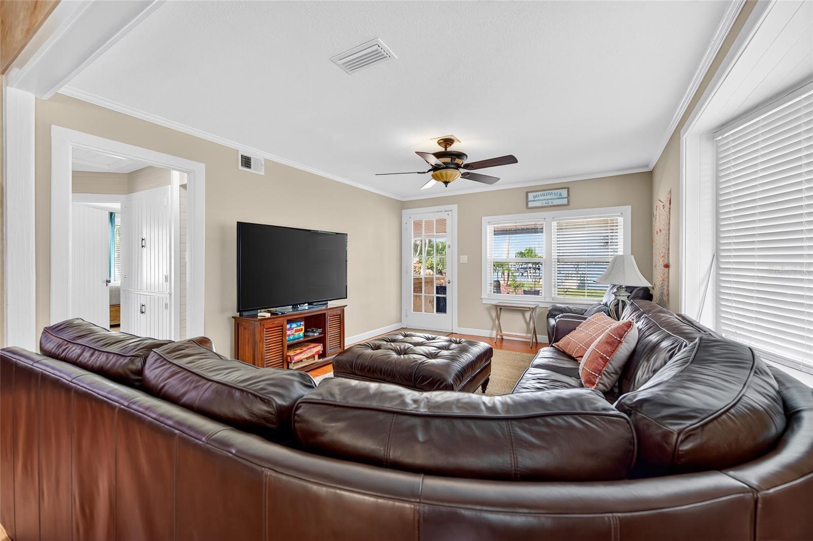 Image 28 of 54 For 2904 S Peninsula Dr