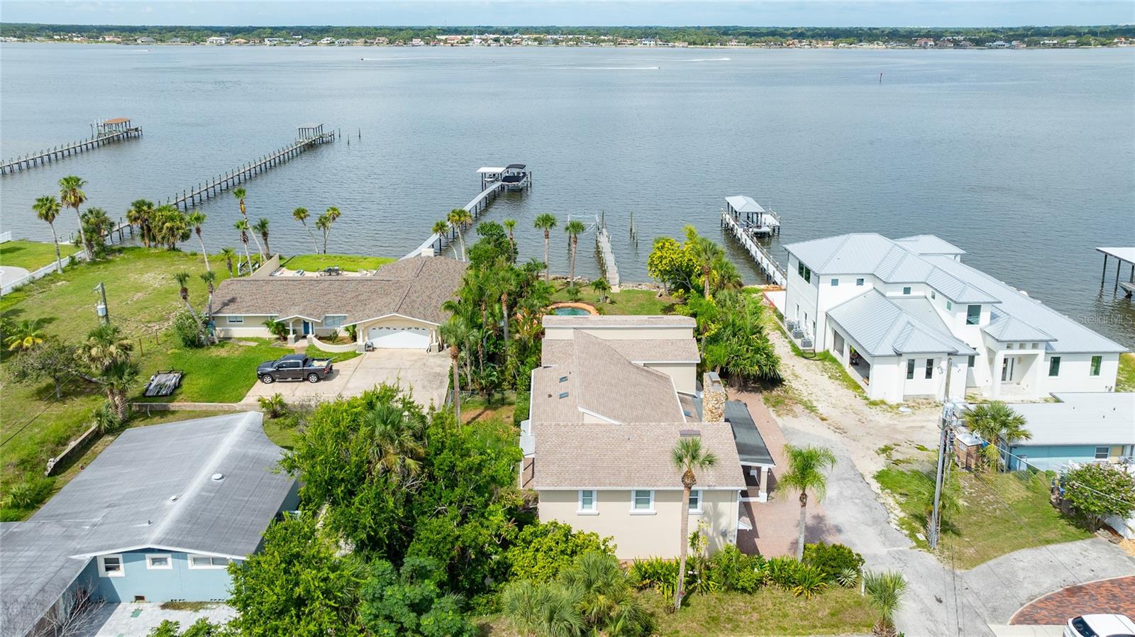 Image 3 of 54 For 2904 S Peninsula Dr