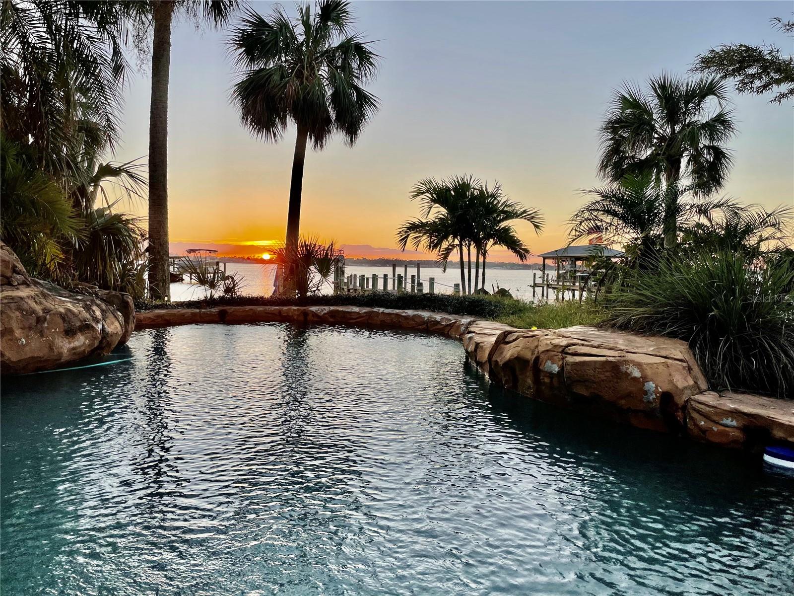 Image 4 of 54 For 2904 S Peninsula Dr