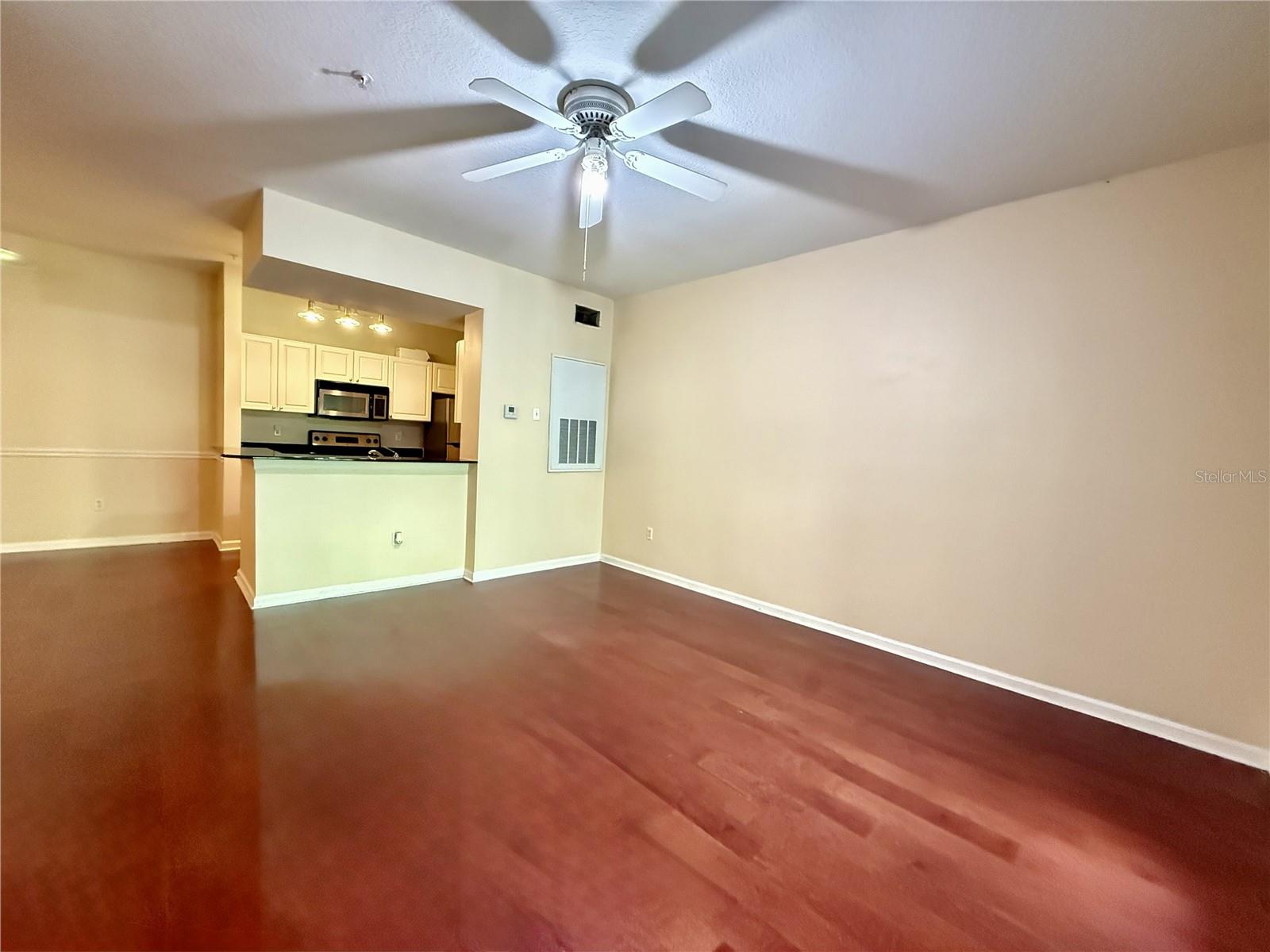 Image 7 of 28 For 14341 Fredricksburg Drive 1018