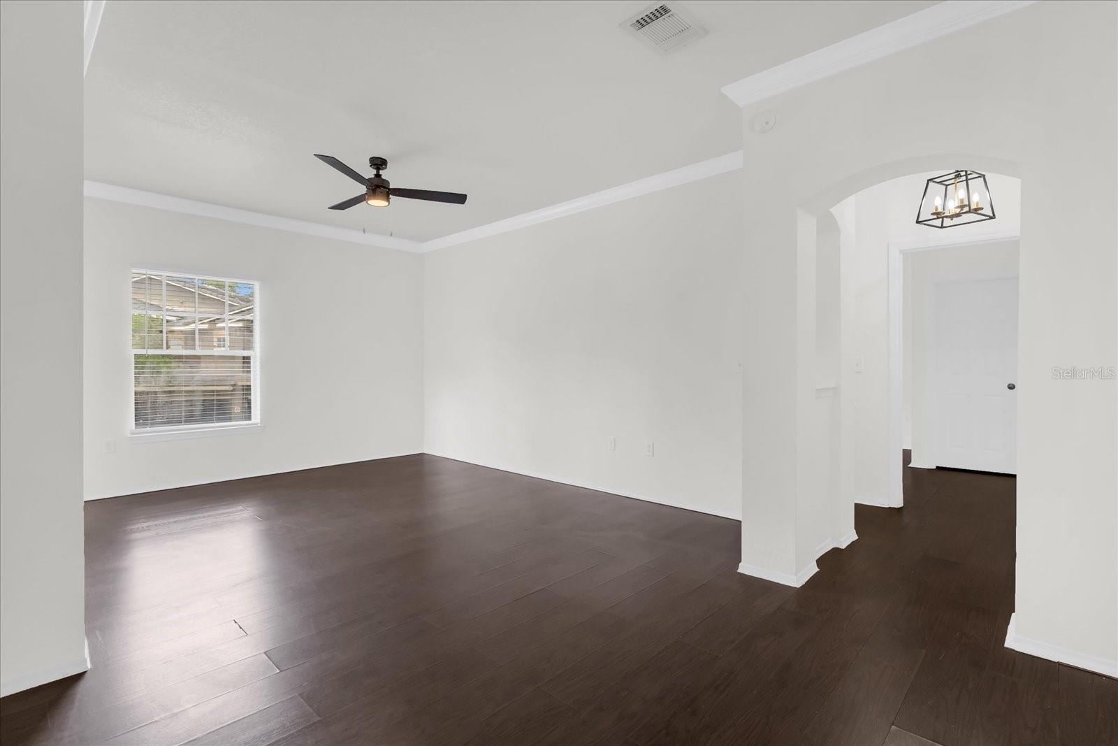 Image 11 of 30 For 163 Villa Di Este Terrace 209