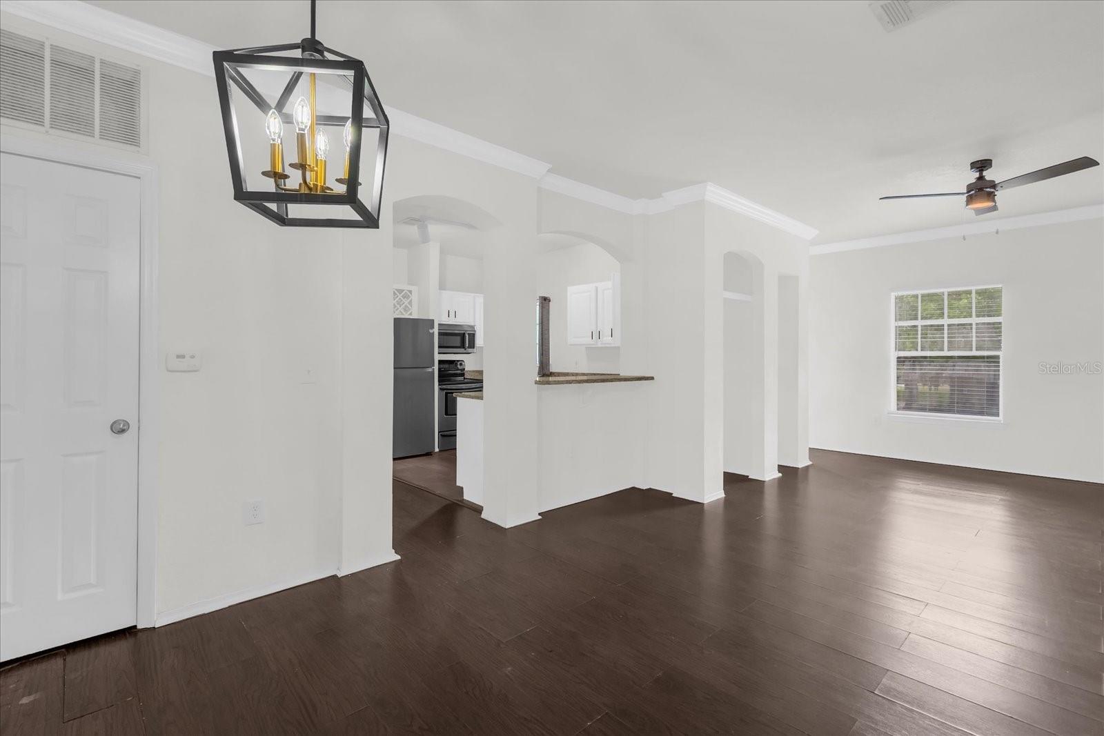 Image 12 of 30 For 163 Villa Di Este Terrace 209