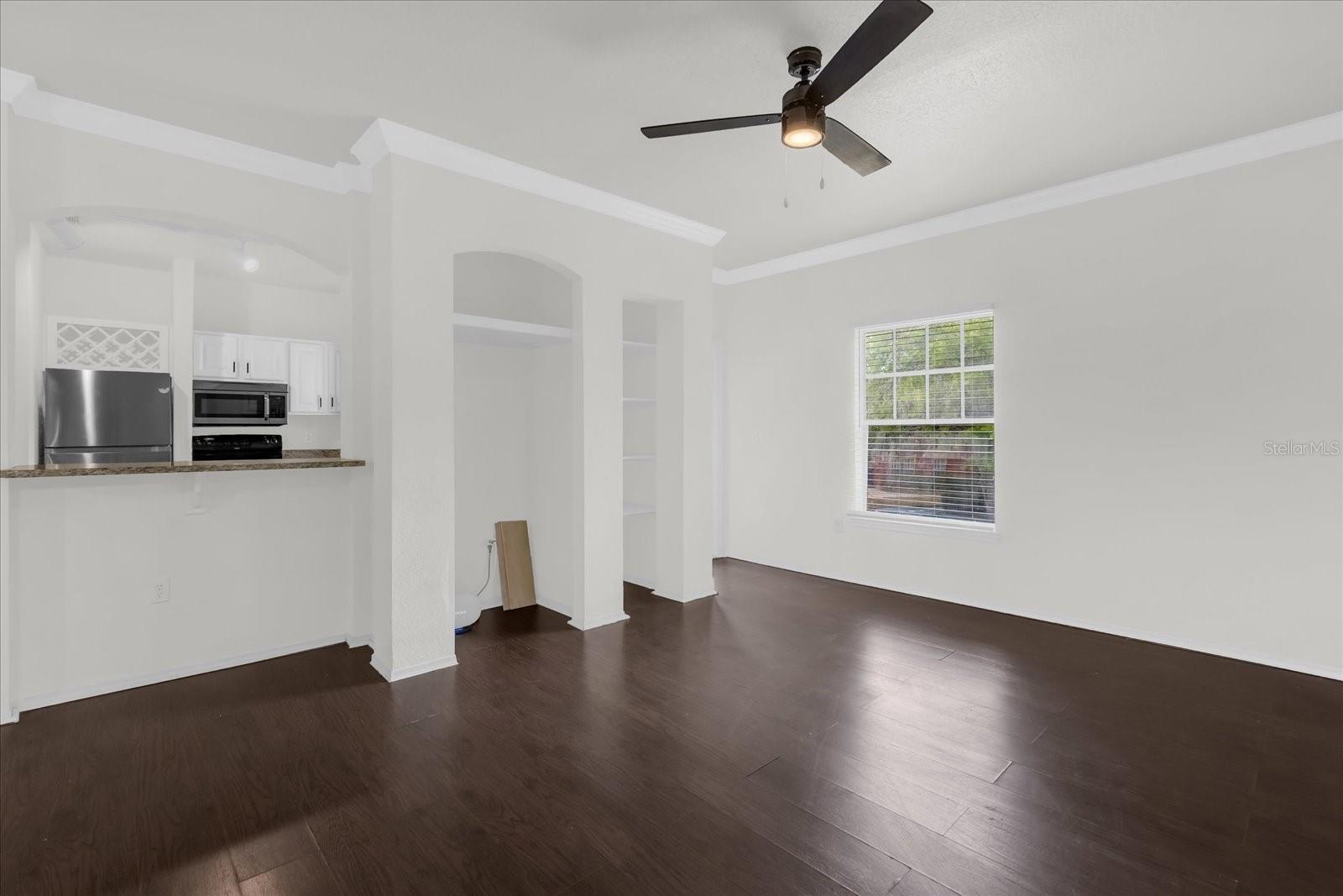 Image 13 of 30 For 163 Villa Di Este Terrace 209