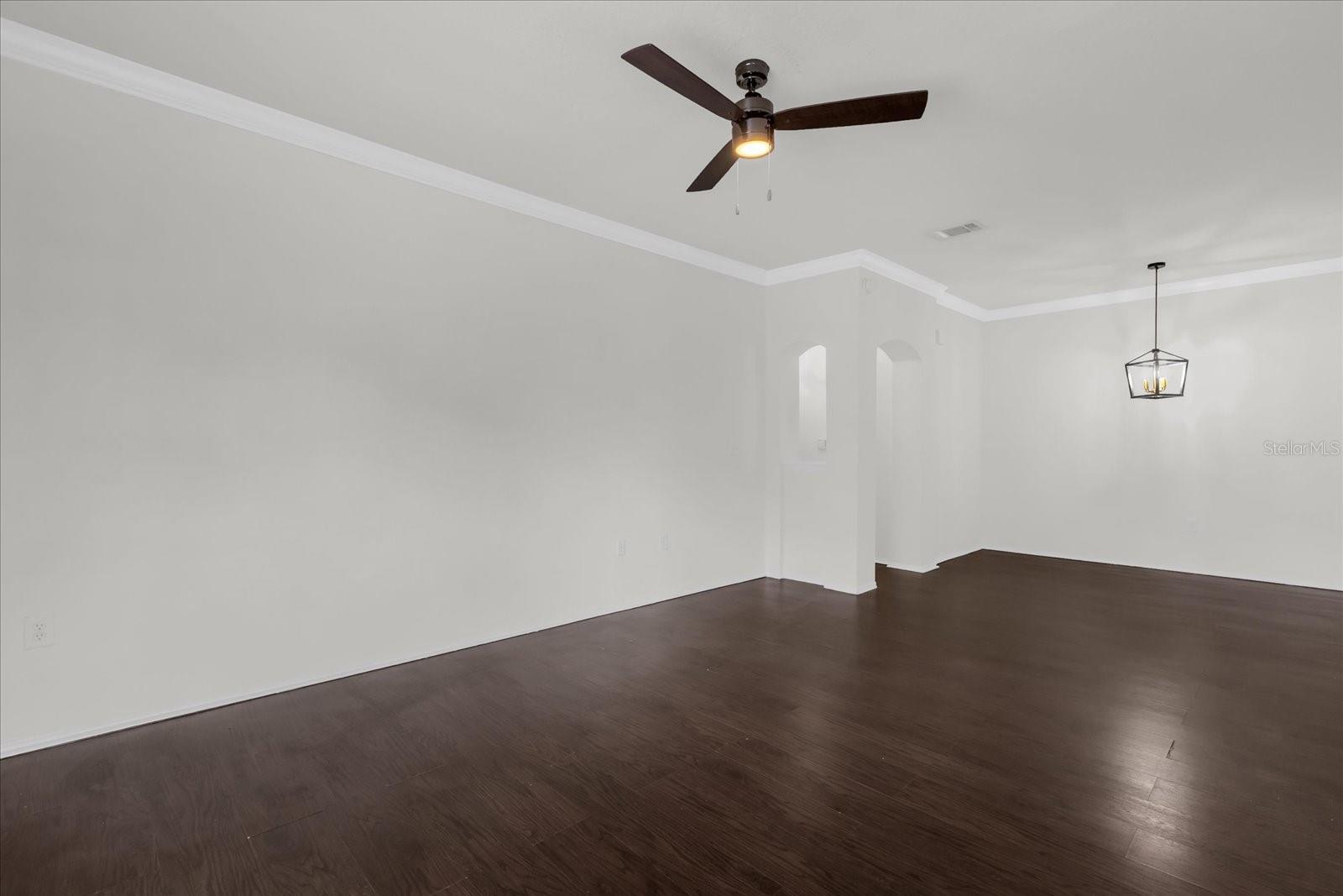 Image 15 of 30 For 163 Villa Di Este Terrace 209