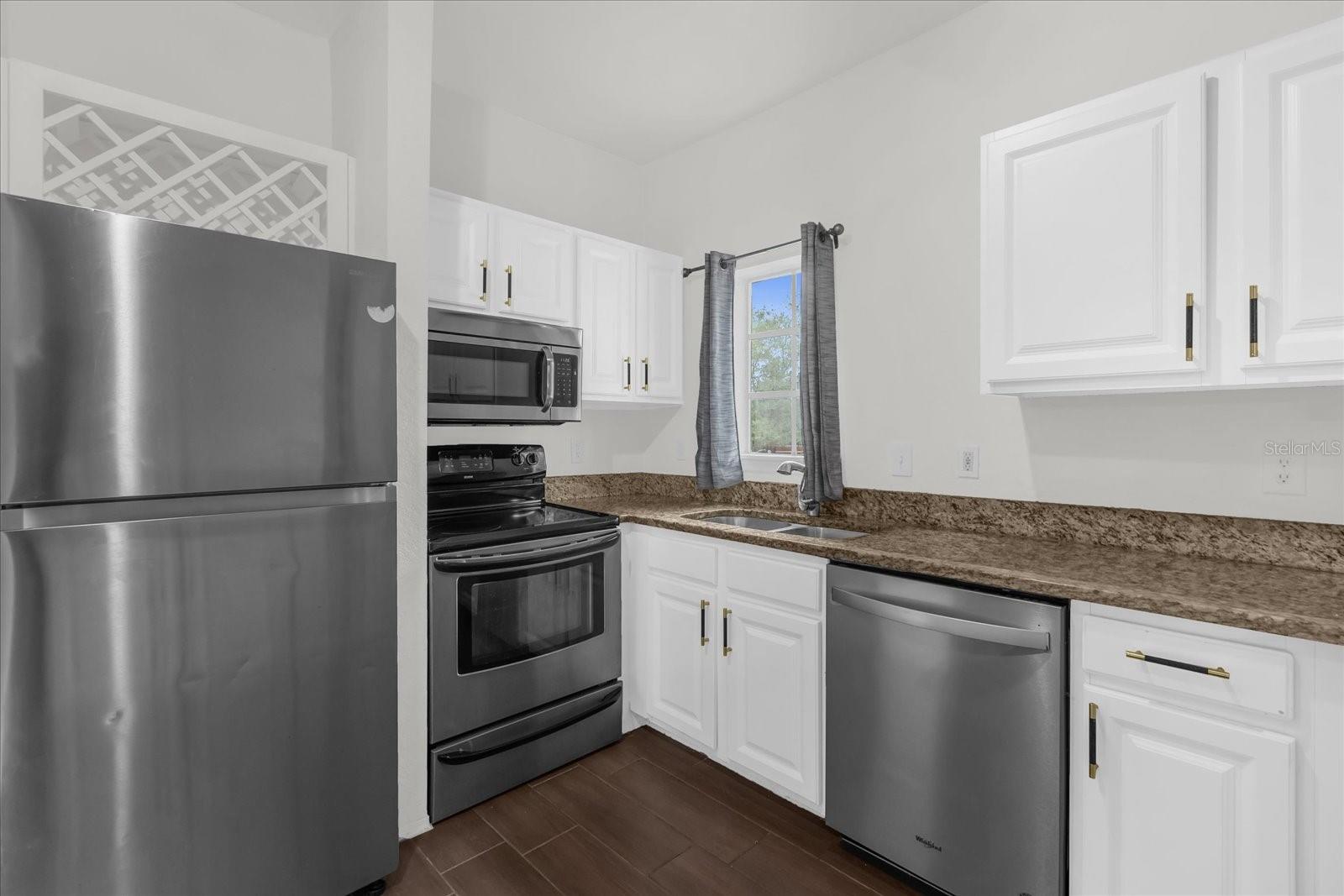 Image 16 of 30 For 163 Villa Di Este Terrace 209