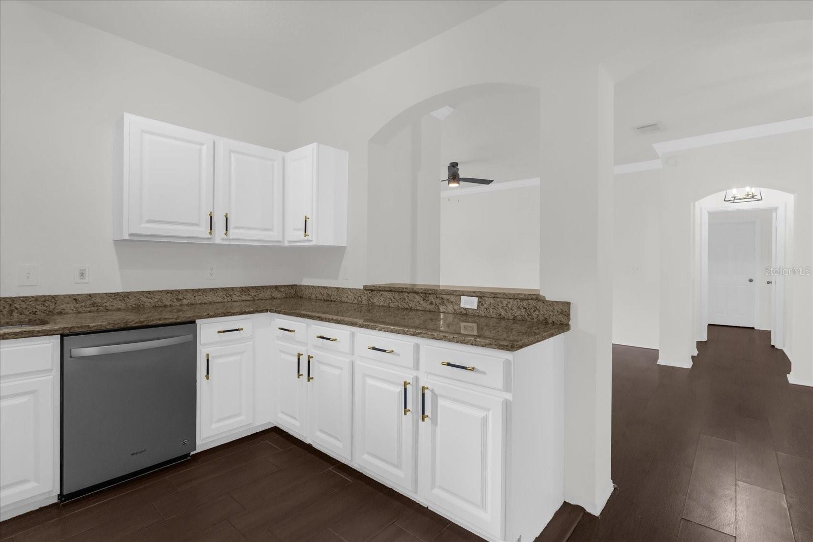 Image 19 of 30 For 163 Villa Di Este Terrace 209