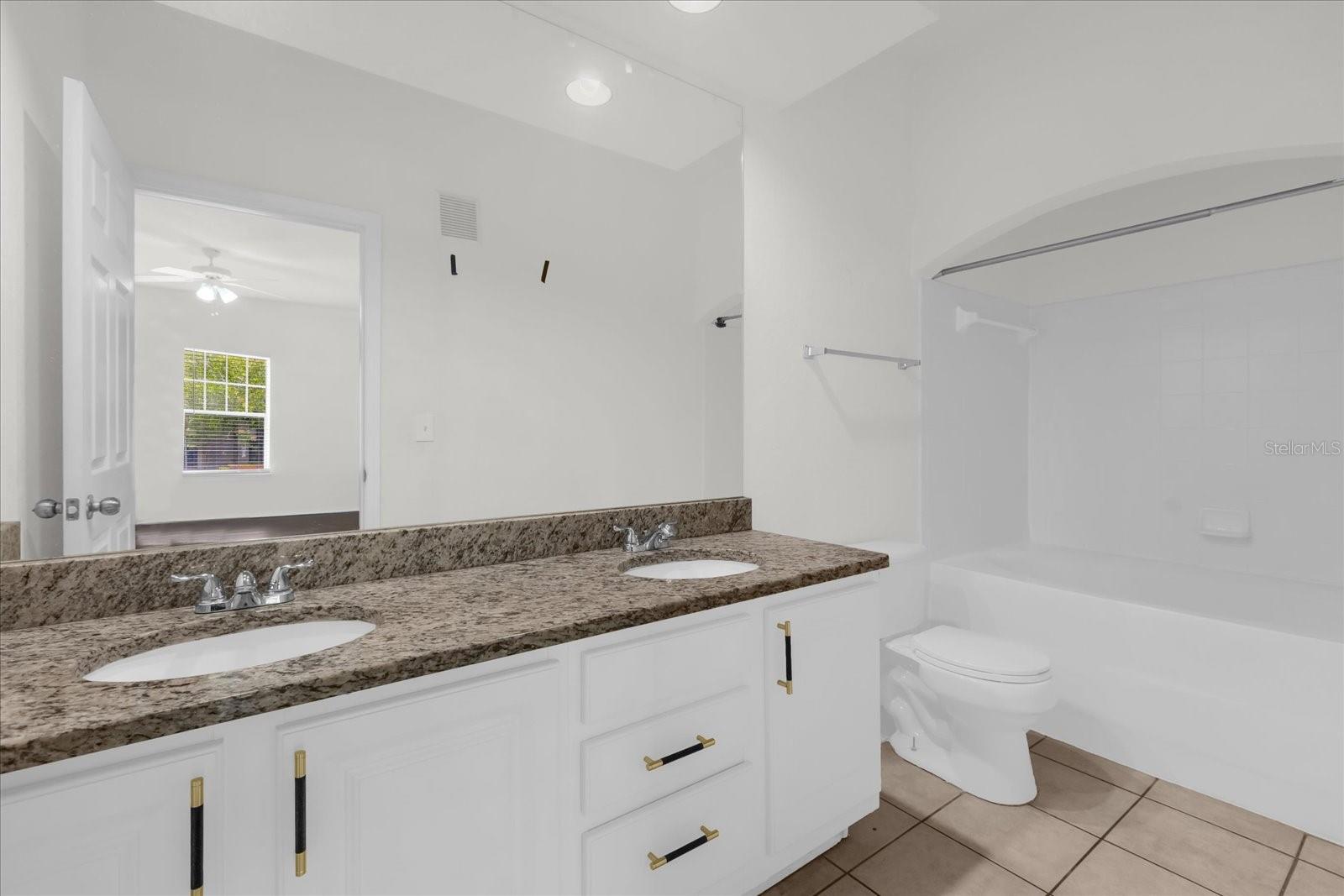 Image 29 of 30 For 163 Villa Di Este Terrace 209