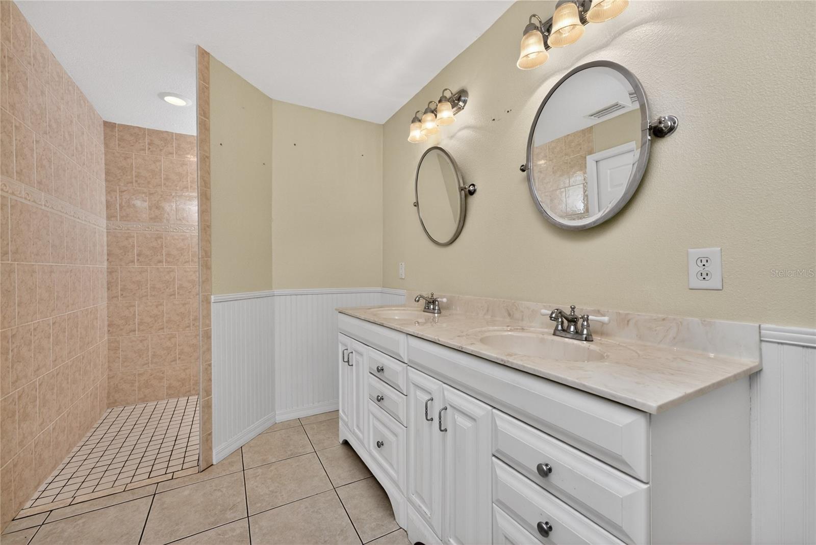 Image 15 of 37 For 7110 San Casa Drive