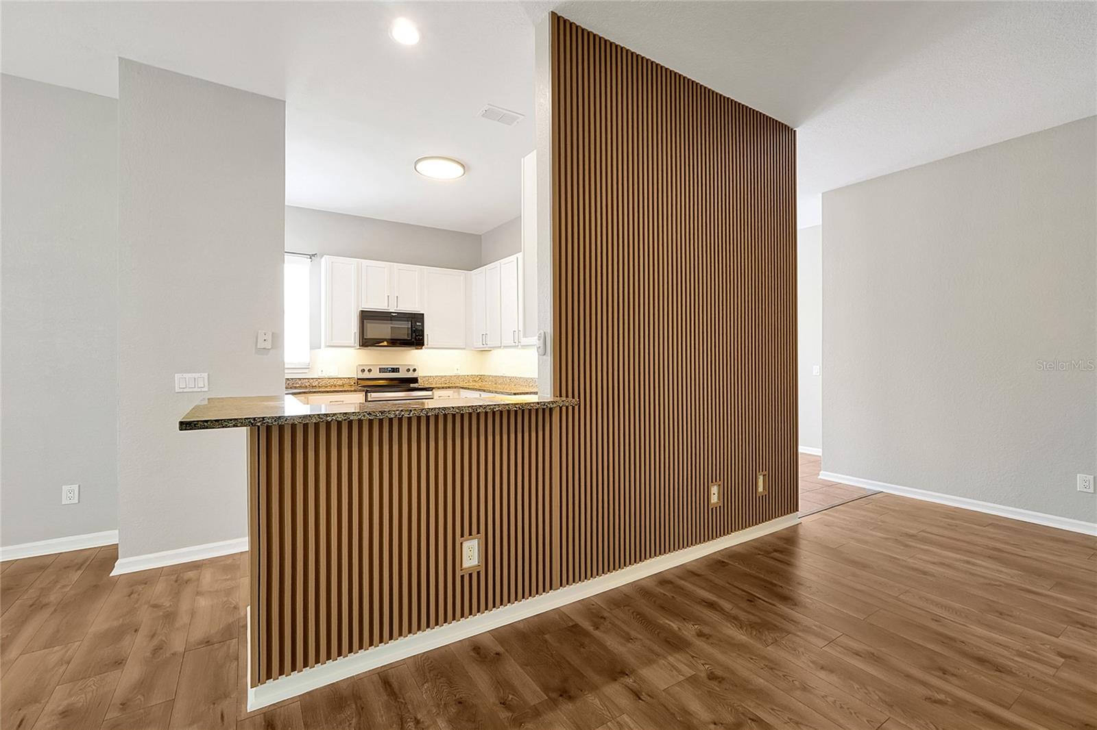 Image 7 of 41 For 7521 Bay Port Road 12