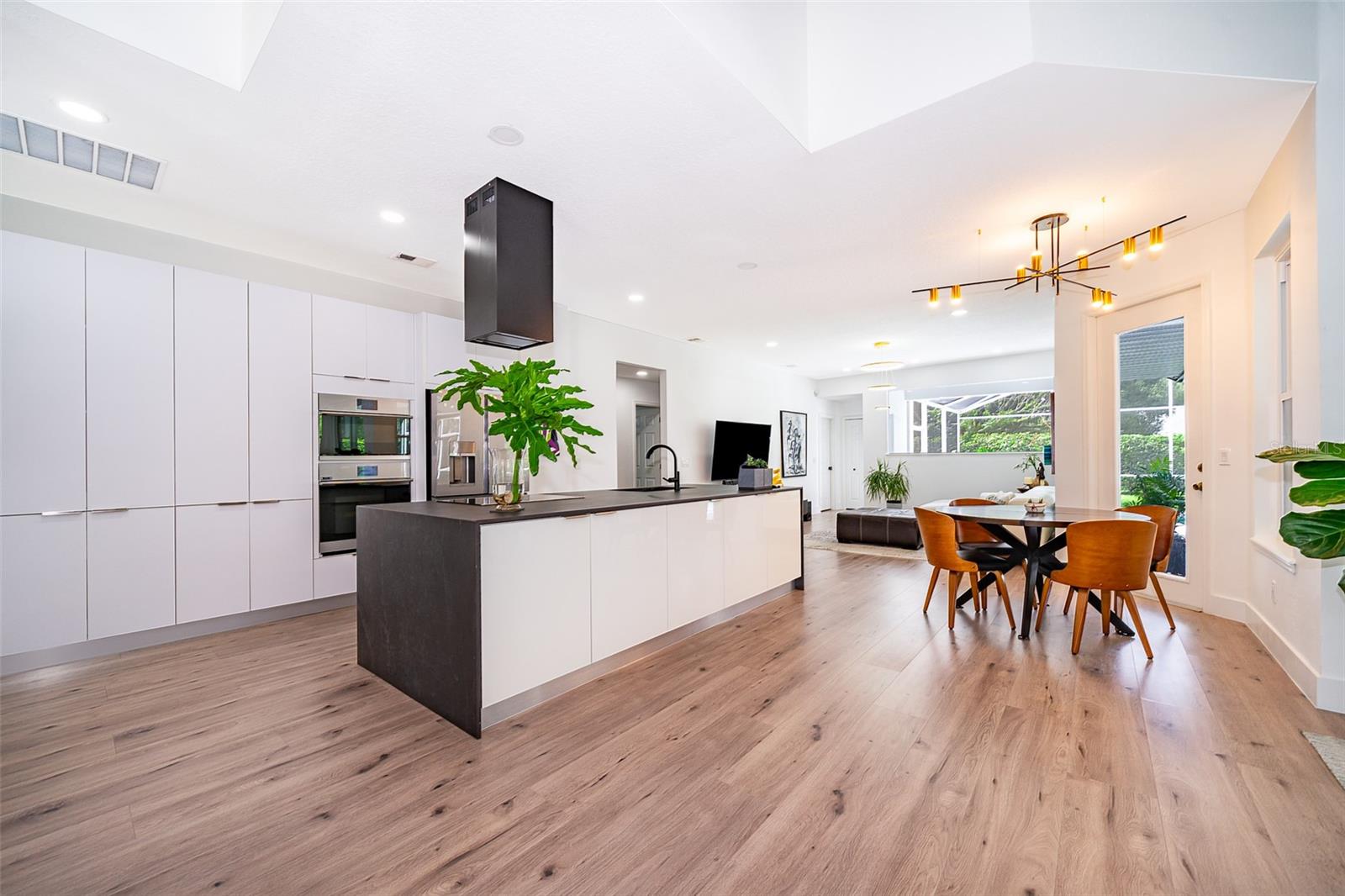 Image 11 of 33 For 13393 Sunset Lakes Circle