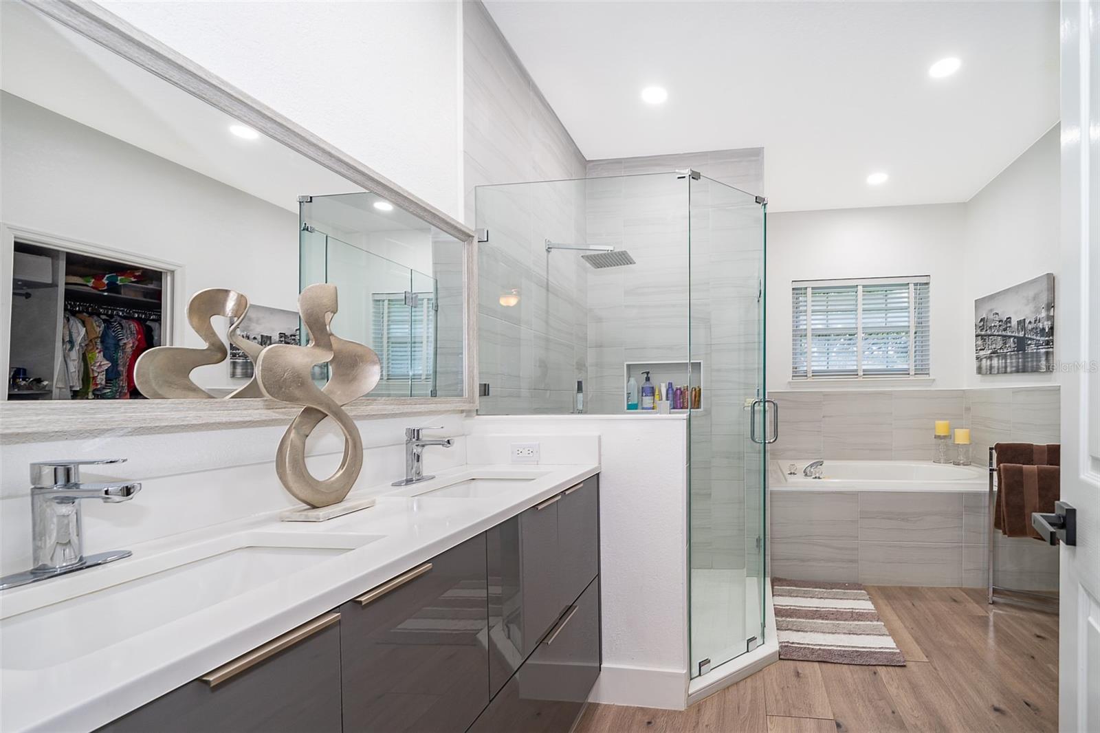 Image 19 of 33 For 13393 Sunset Lakes Circle