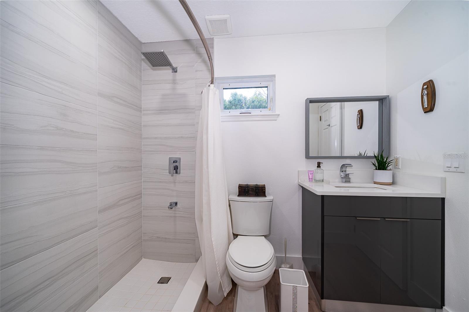 Image 25 of 33 For 13393 Sunset Lakes Circle