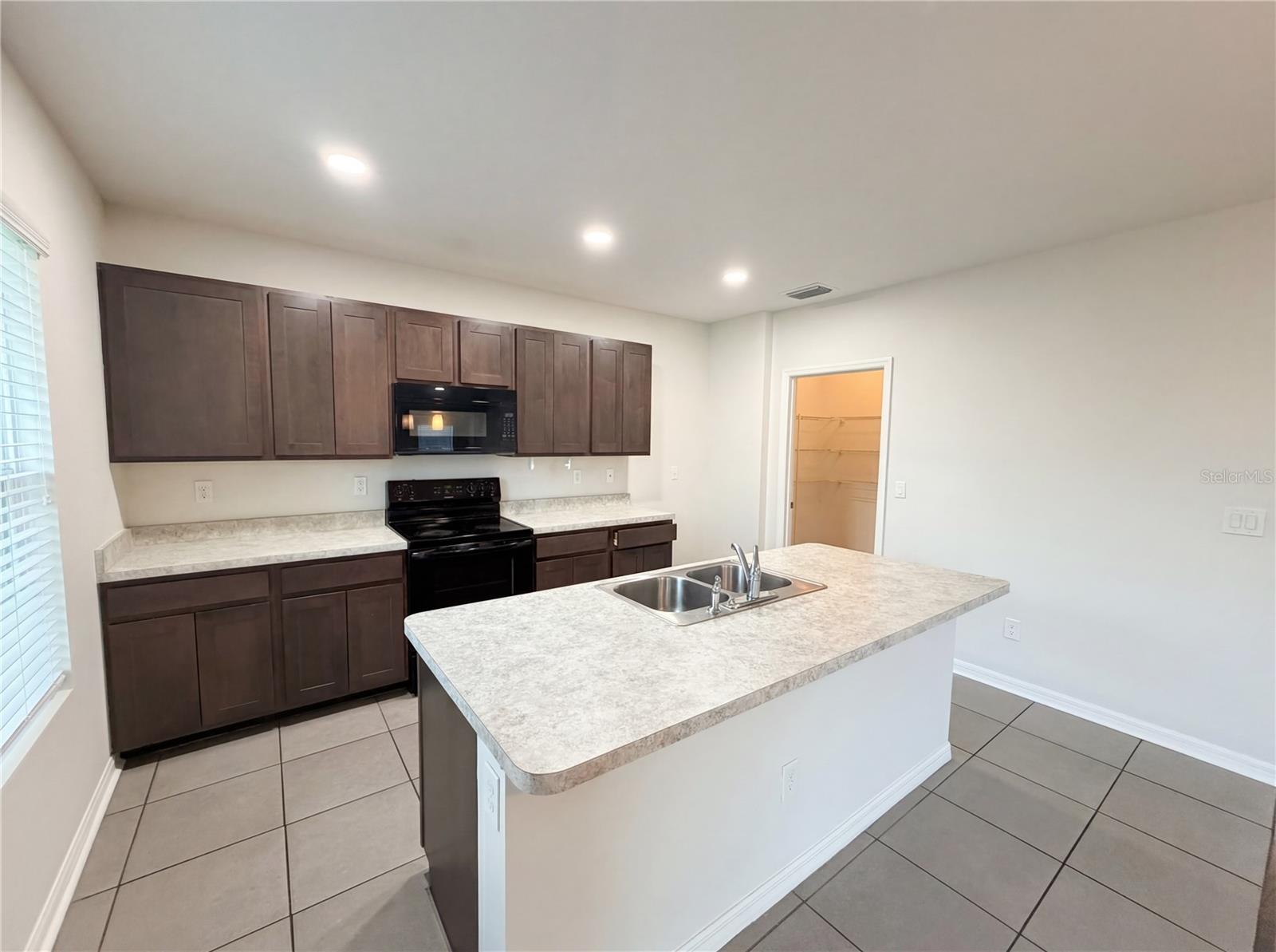 Image 10 of 33 For 35687 Hillbrook Avenue