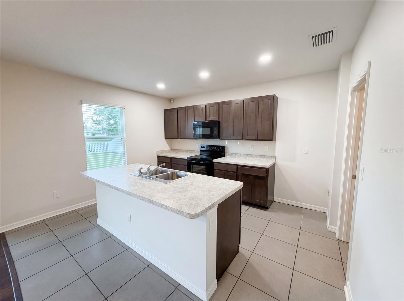 Image 11 of 33 For 35687 Hillbrook Avenue