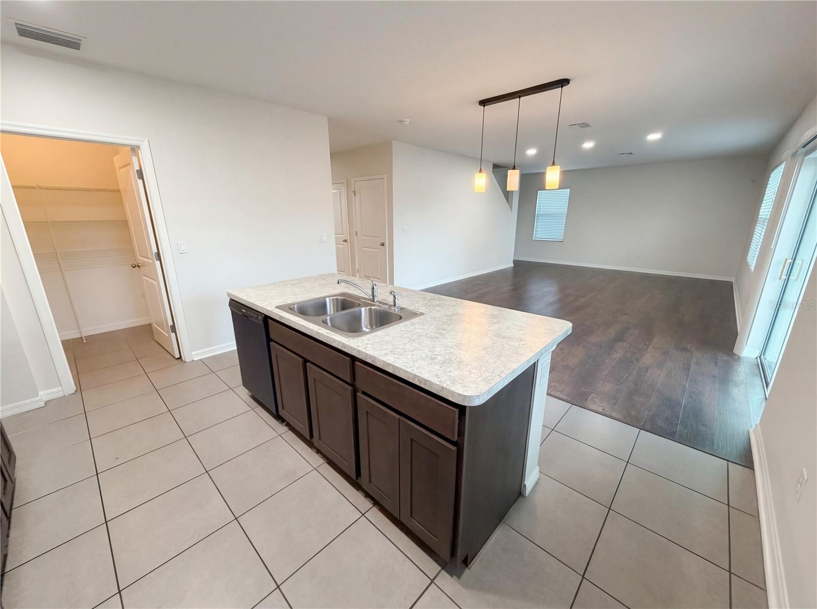 Image 13 of 33 For 35687 Hillbrook Avenue