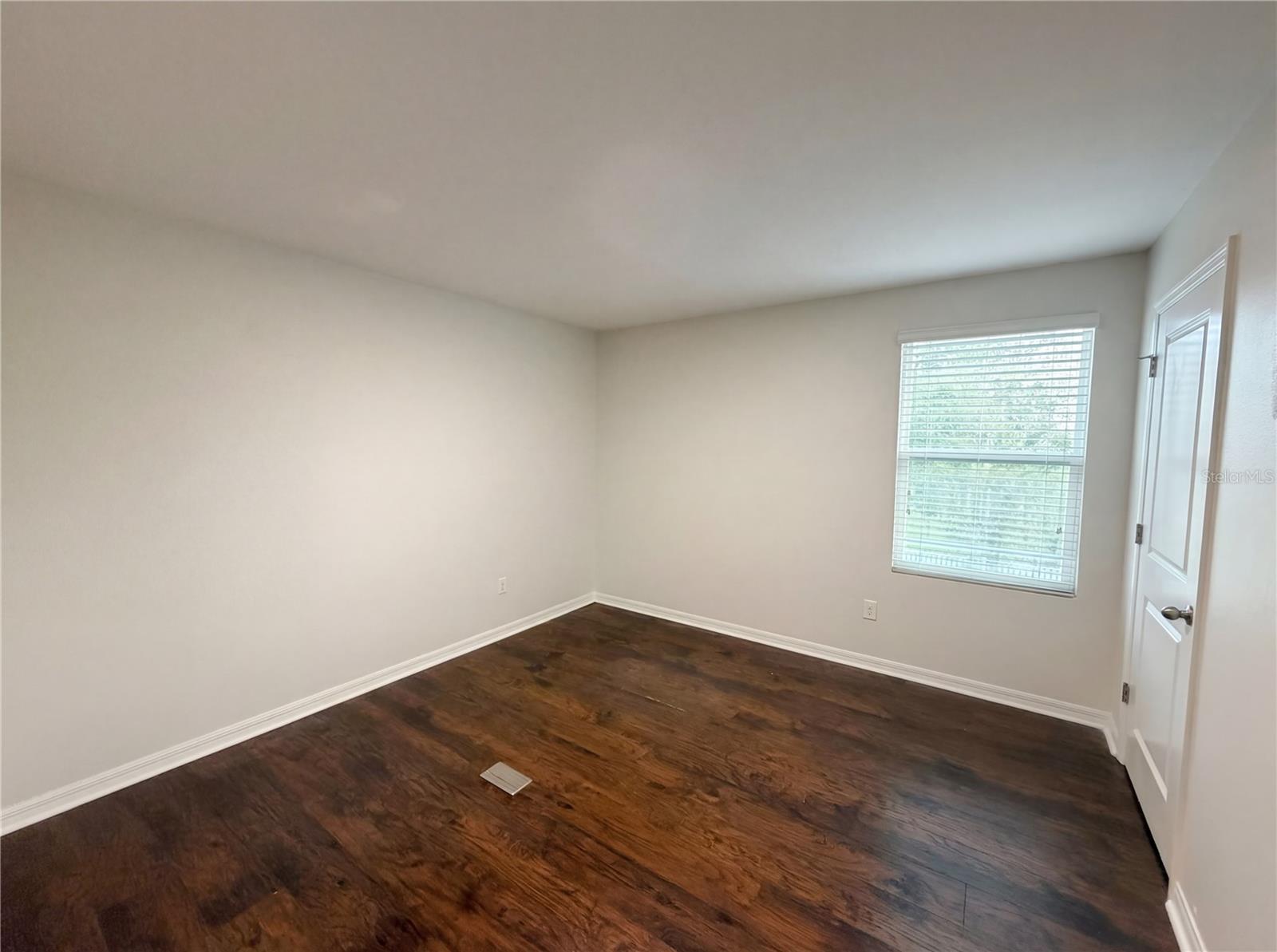 Image 16 of 33 For 35687 Hillbrook Avenue