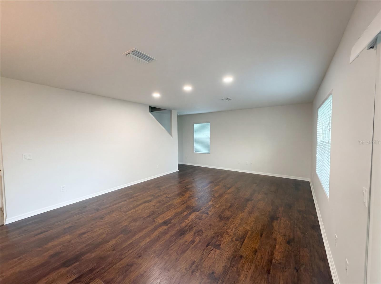 Image 9 of 33 For 35687 Hillbrook Avenue