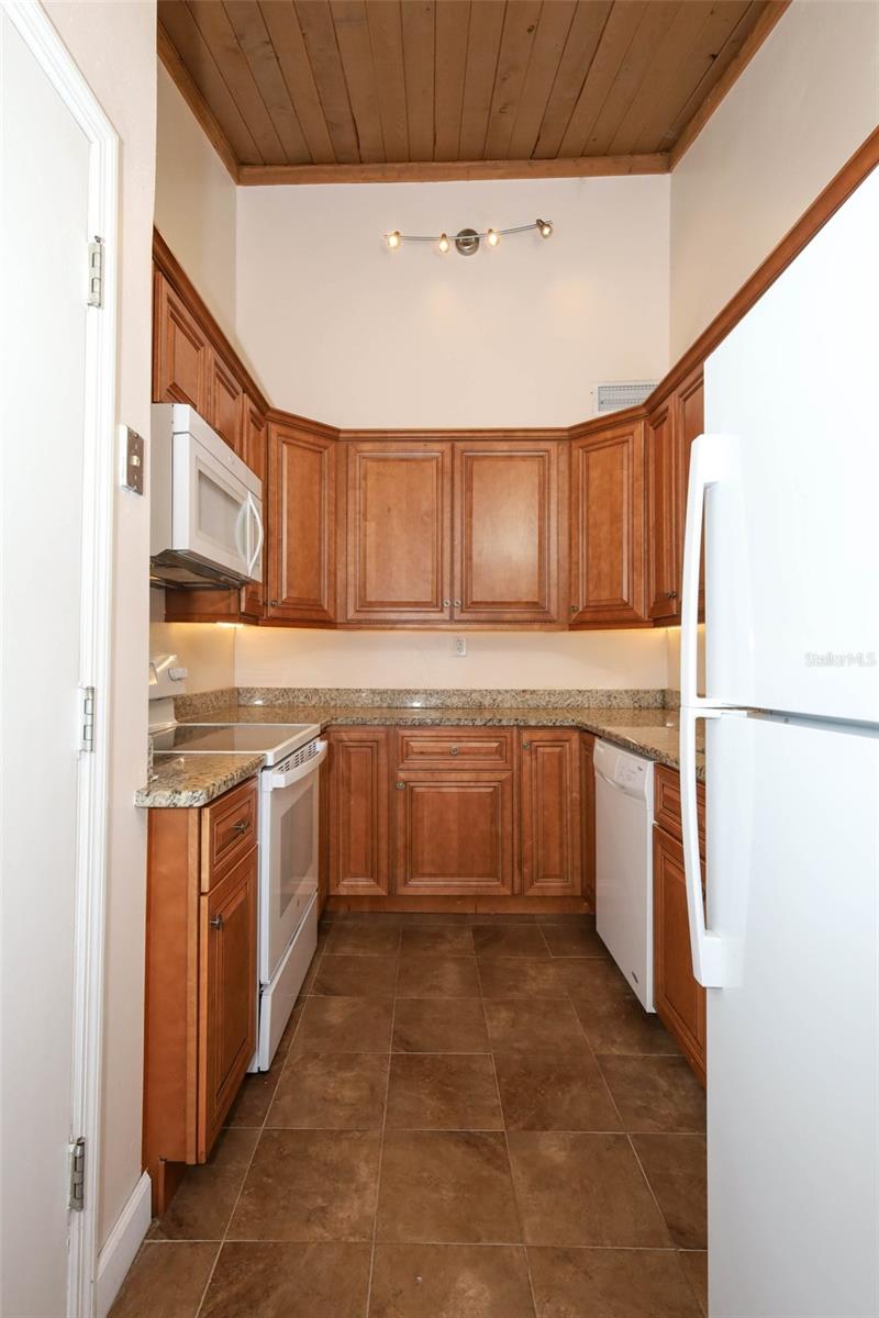 Image 14 of 69 For 200 Maitland Avenue 78