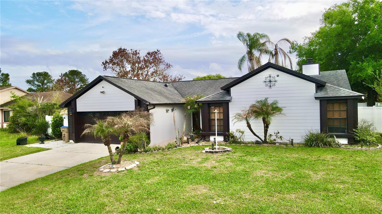 Image 2 of 38 For 125 Teakwood Drive