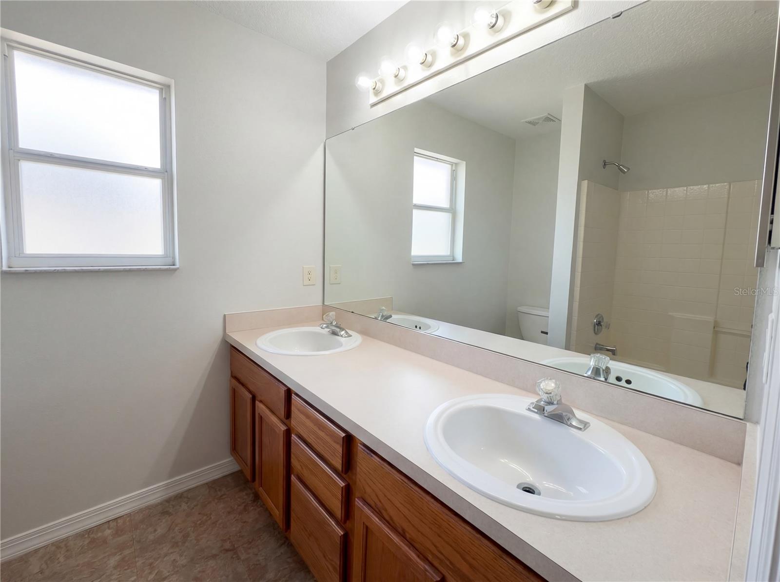 Image 19 of 23 For 1021 Dekleva Drive