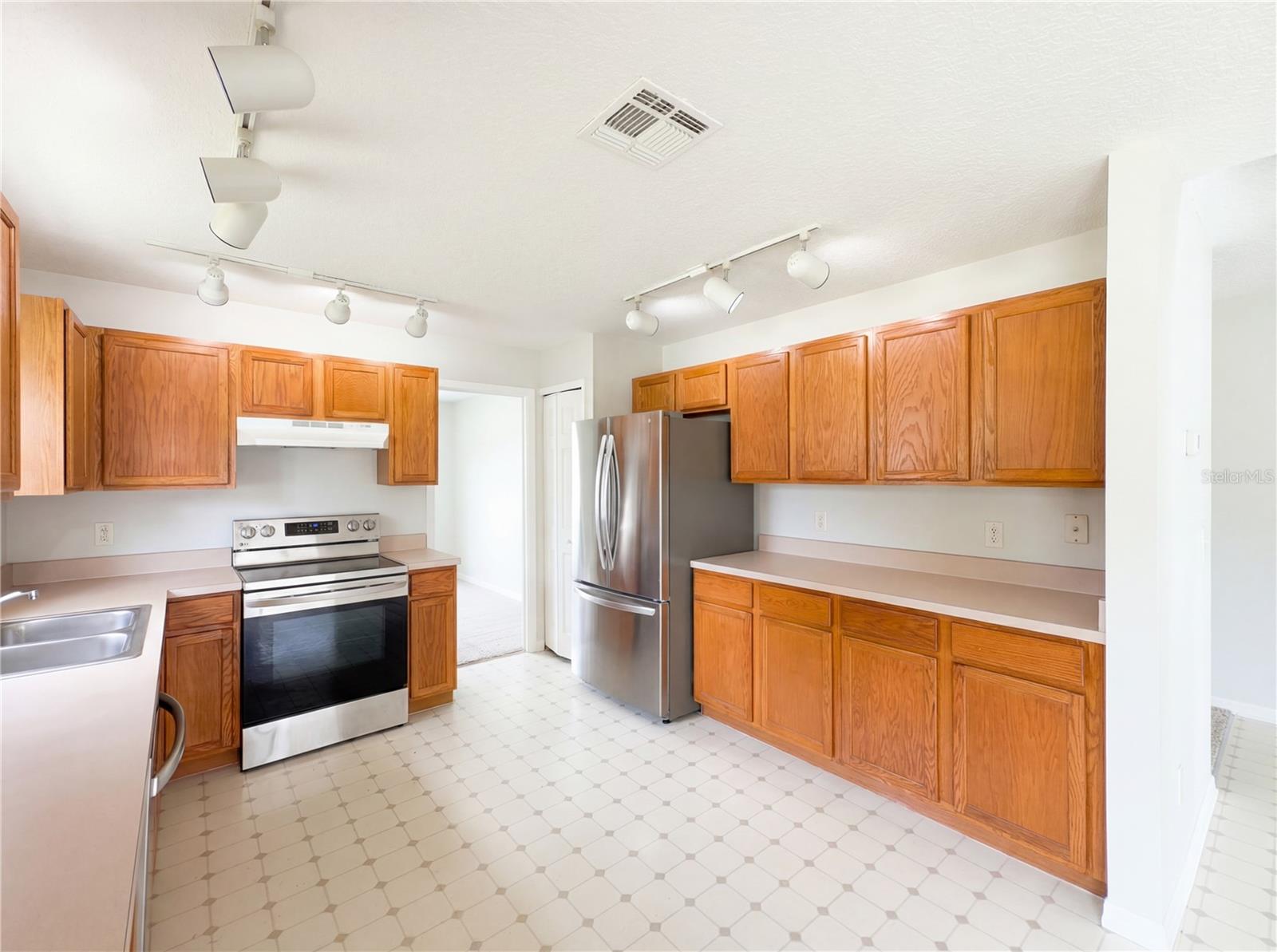 Image 9 of 23 For 1021 Dekleva Drive