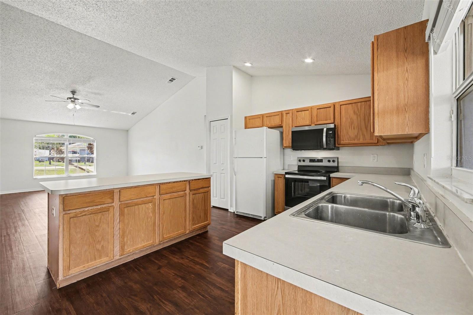 Image 9 of 25 For 1011 Bluegrass Drive