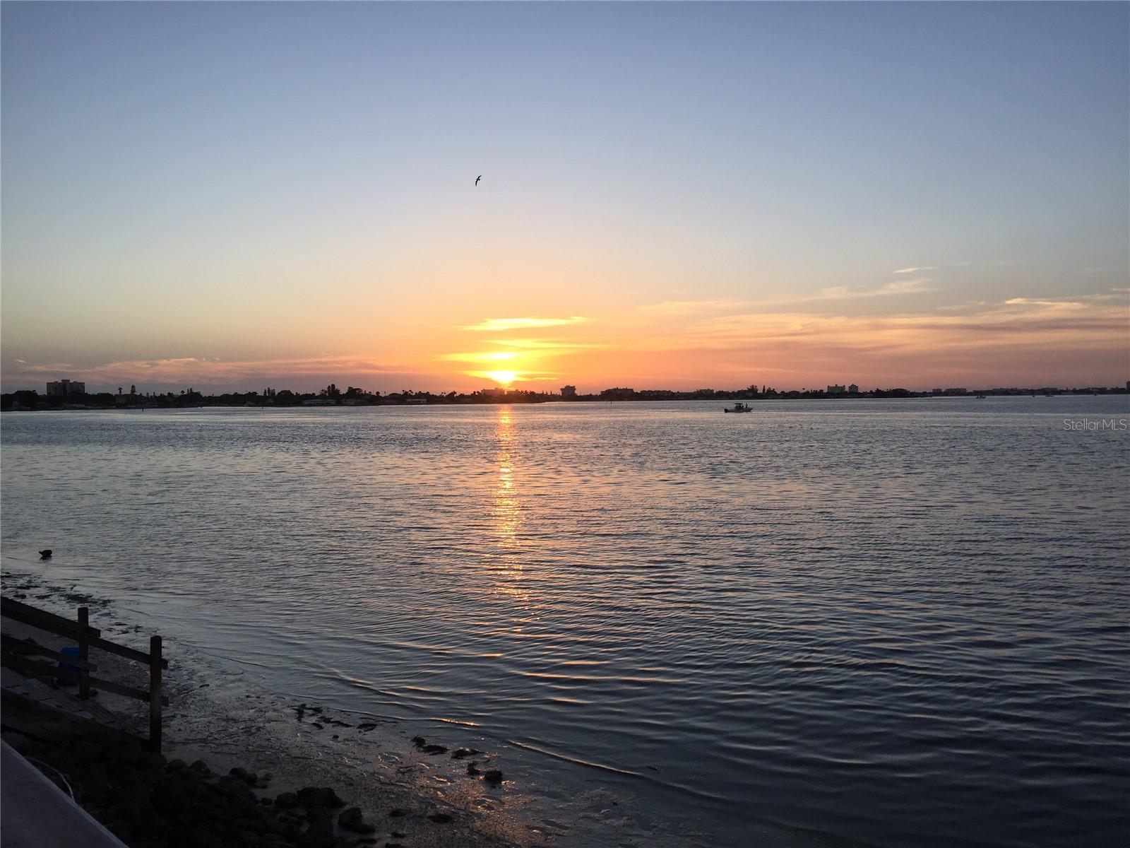 Image 18 of 20 For 6180 Sun Boulevard 115