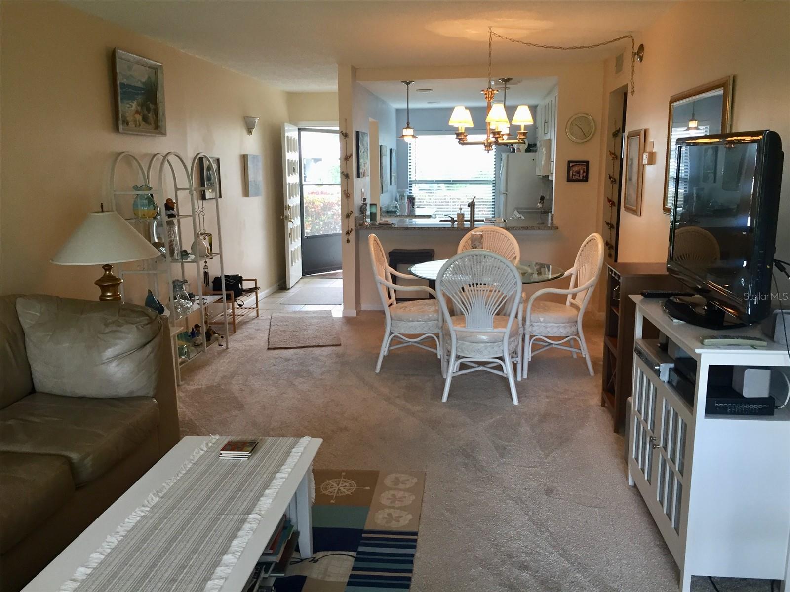 Image 3 of 20 For 6180 Sun Boulevard 115