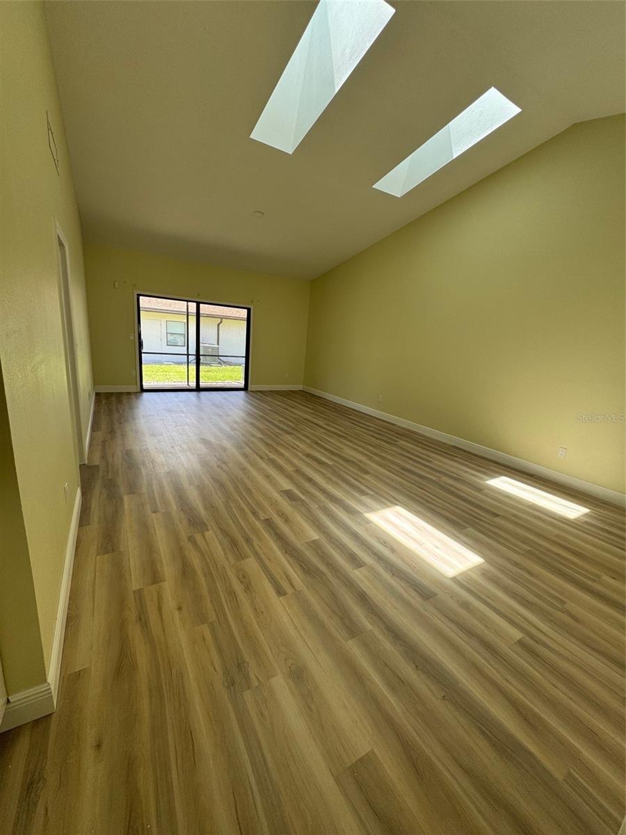 Image 2 of 10 For 2317 Sun Valley Circle 2317