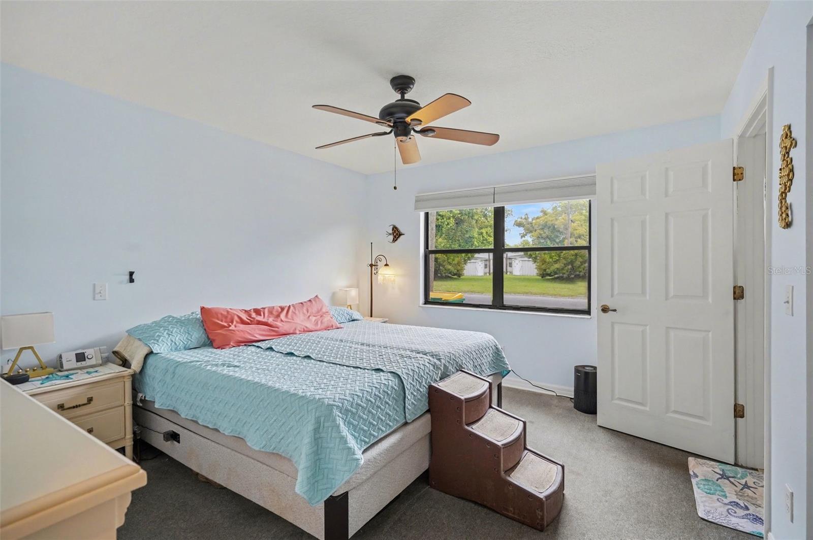 Image 13 of 27 For 909 Kanawha Street