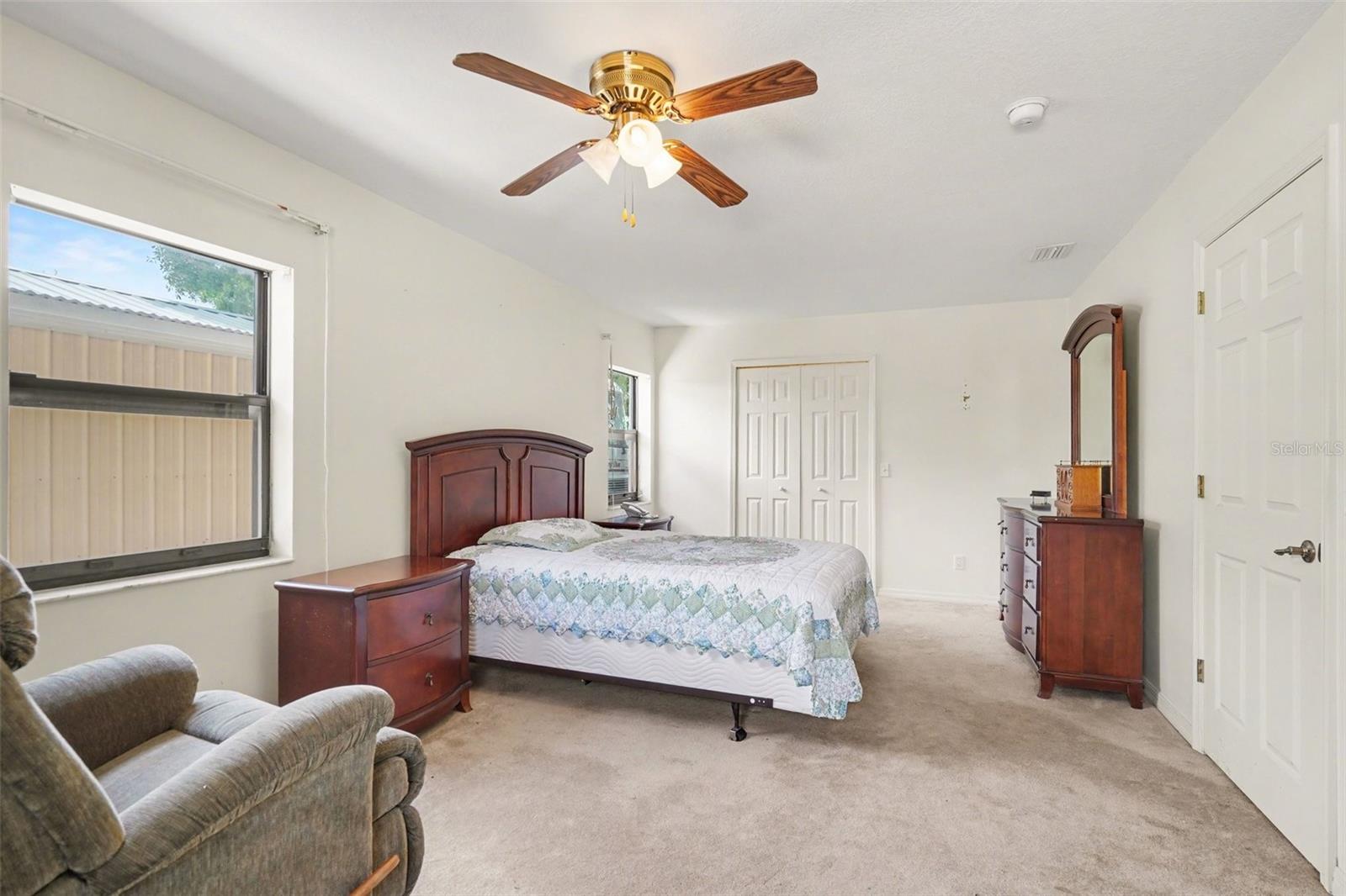 Image 14 of 27 For 909 Kanawha Street