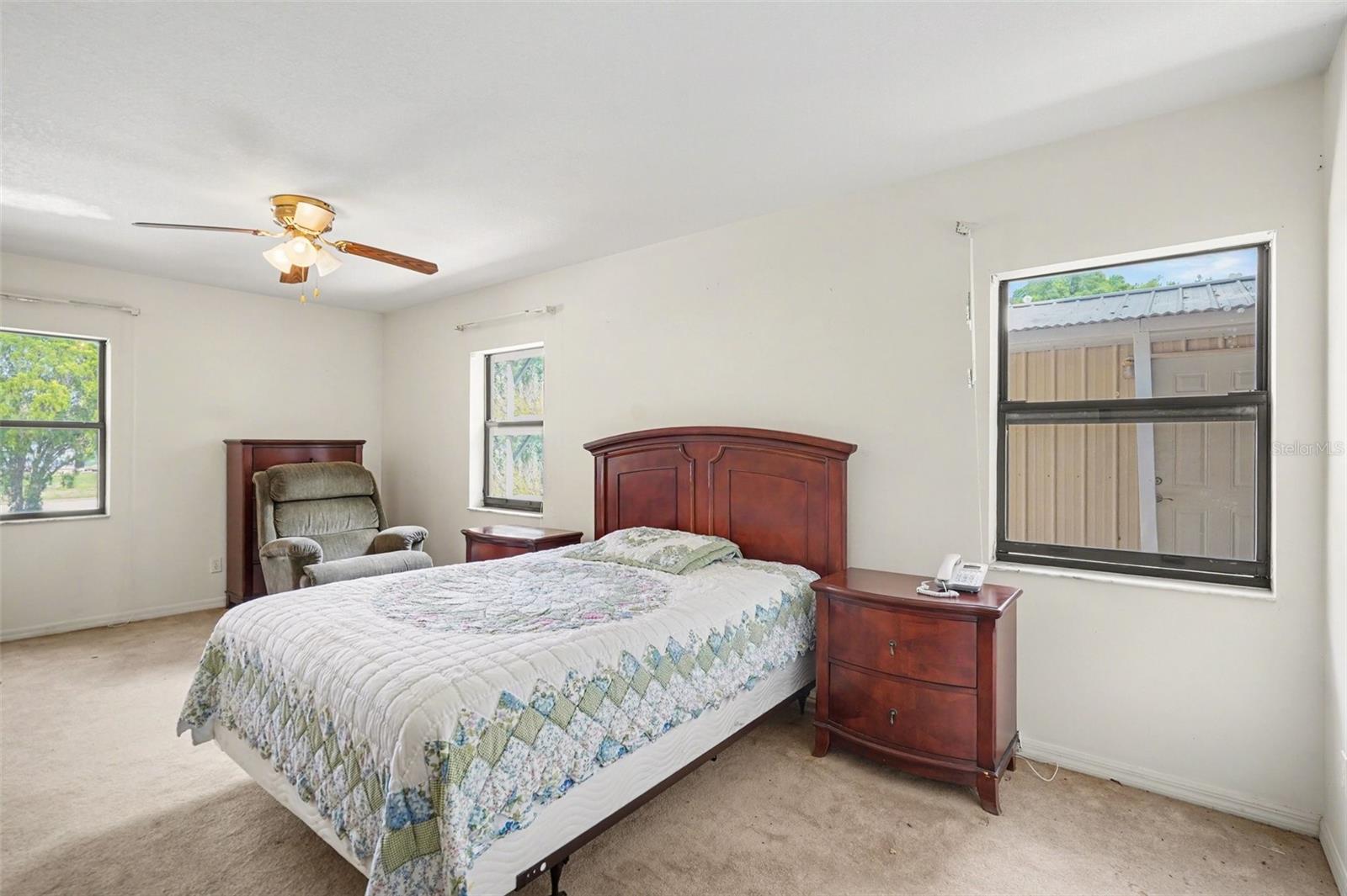 Image 15 of 27 For 909 Kanawha Street